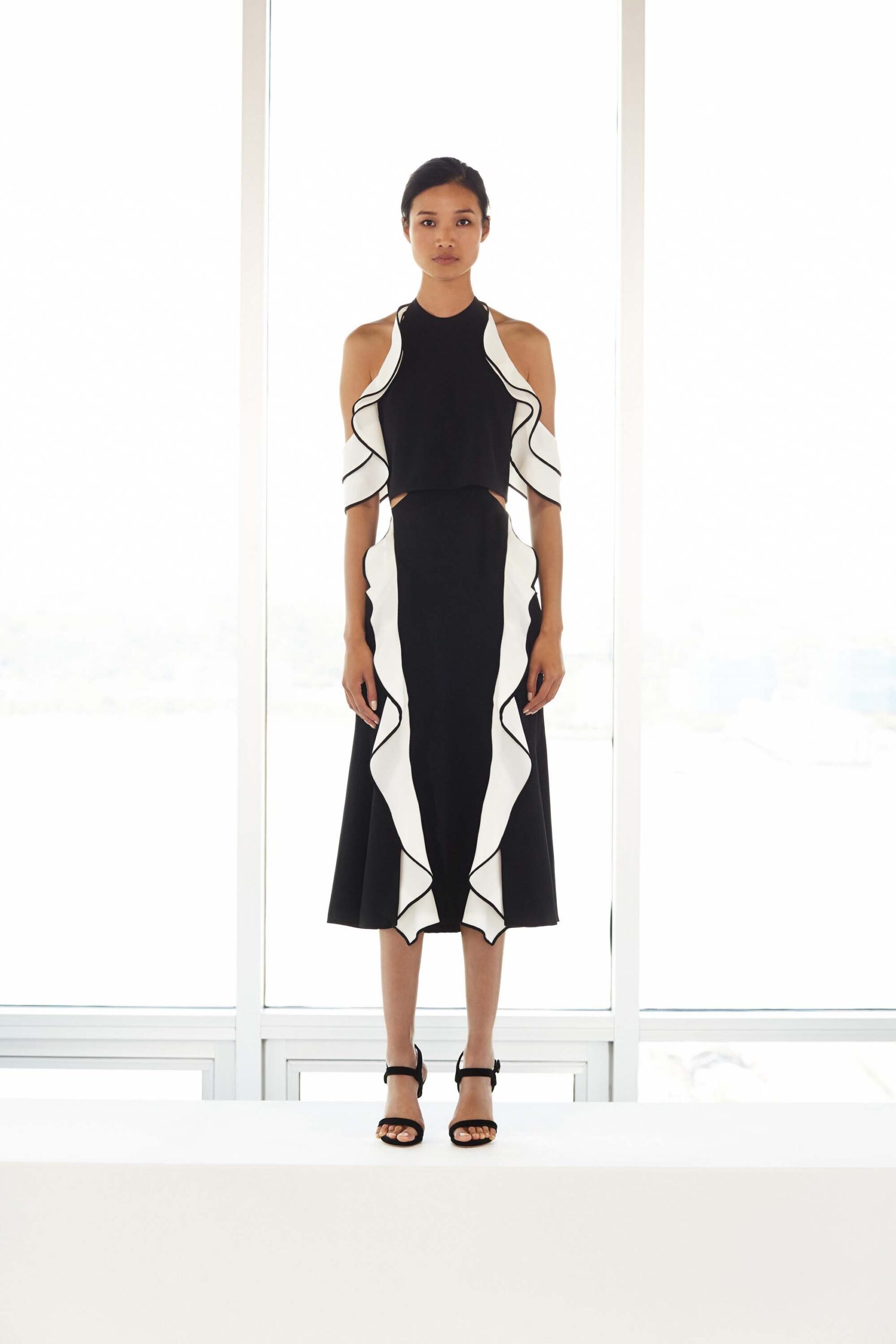 Simkhai Resort 17 Look 2