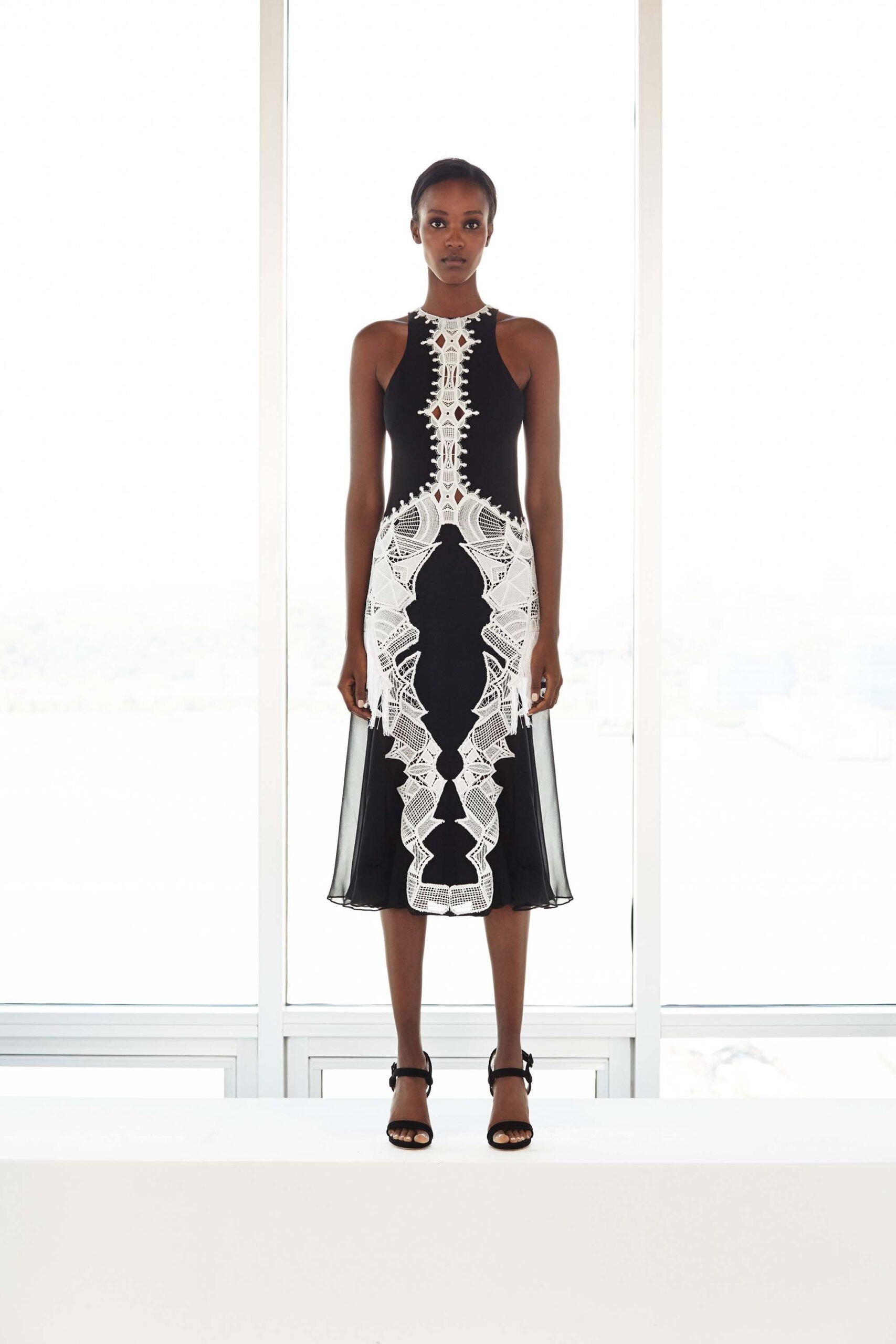 Simkhai Resort 17 Look 9
