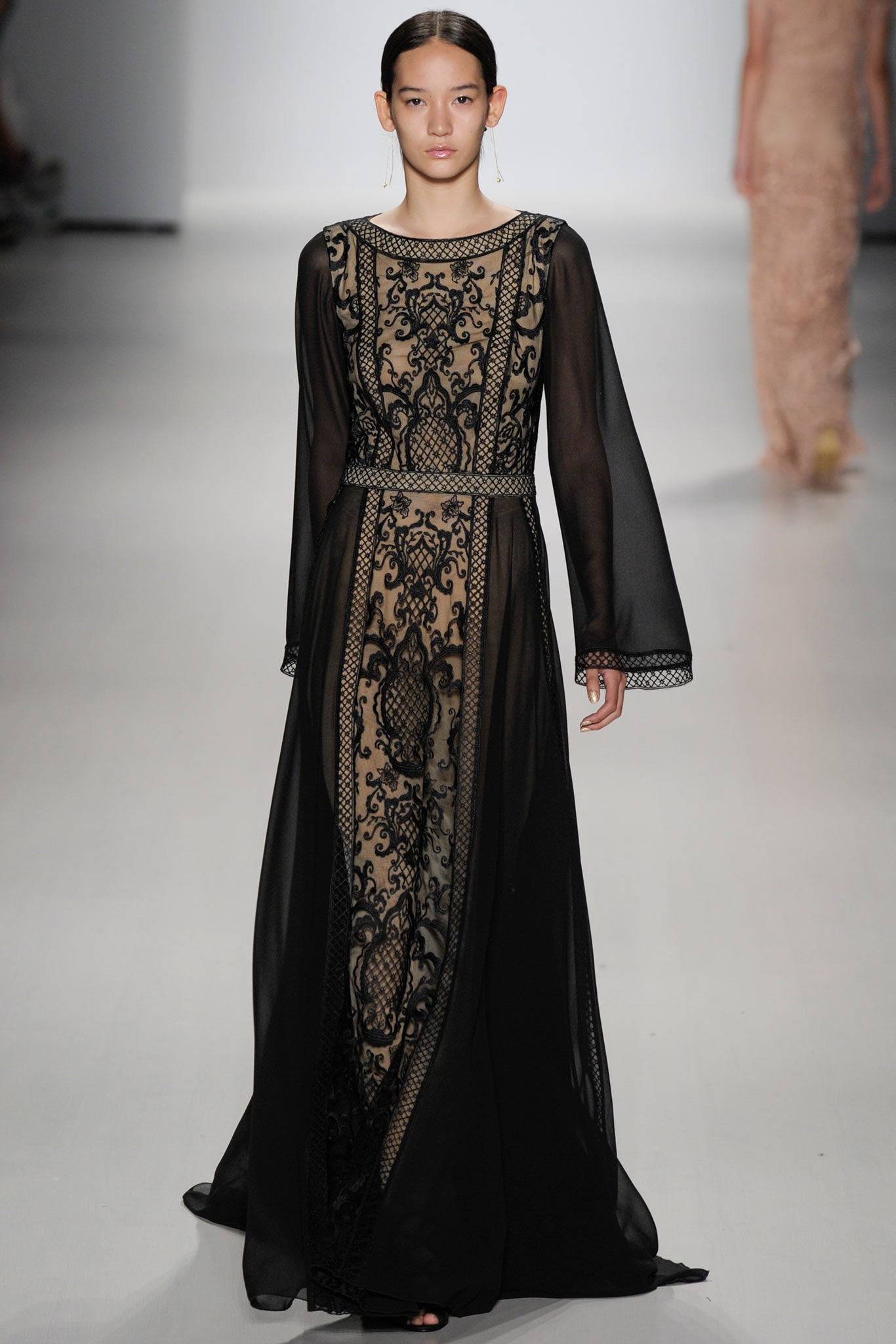 Tadashi Shoji S/S 15 Look 32