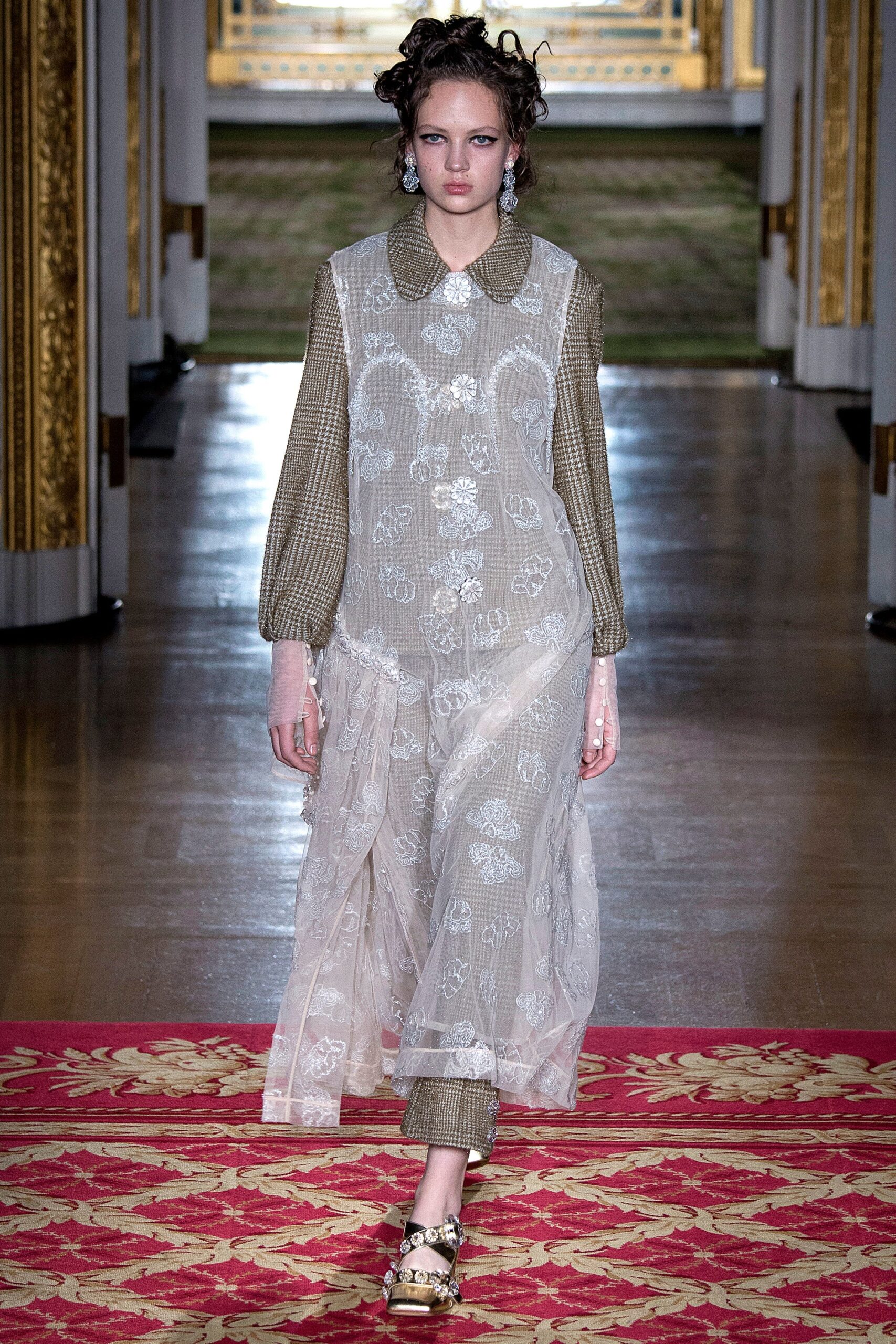 Simone Rocha F/W 16 Look 1