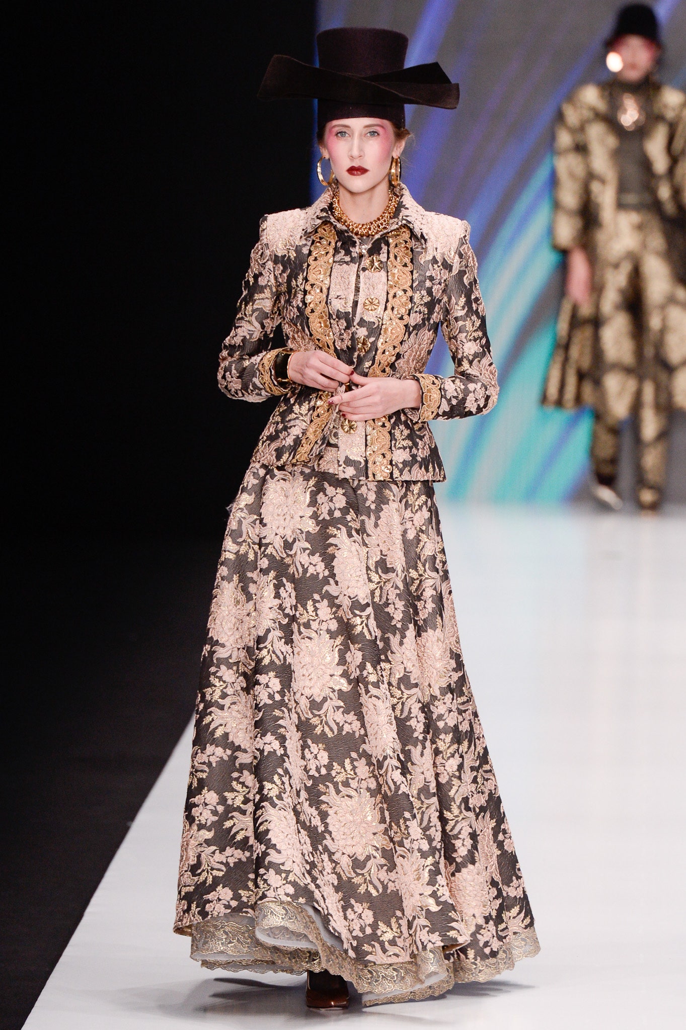 Slava Zaitsev Russia S/S 17 Look 37