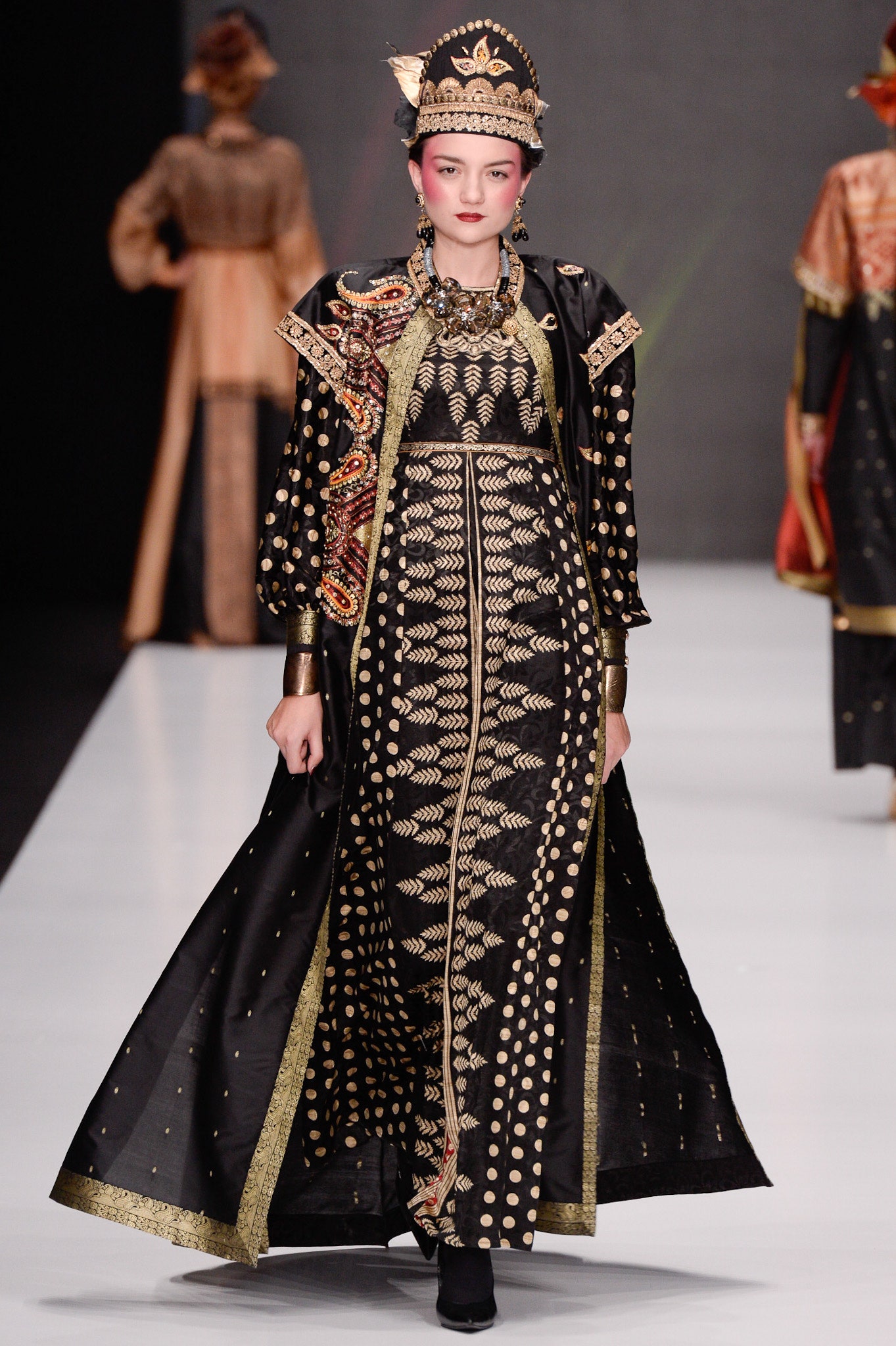 Slava Zaitsev Russia S/S 17 Look 92