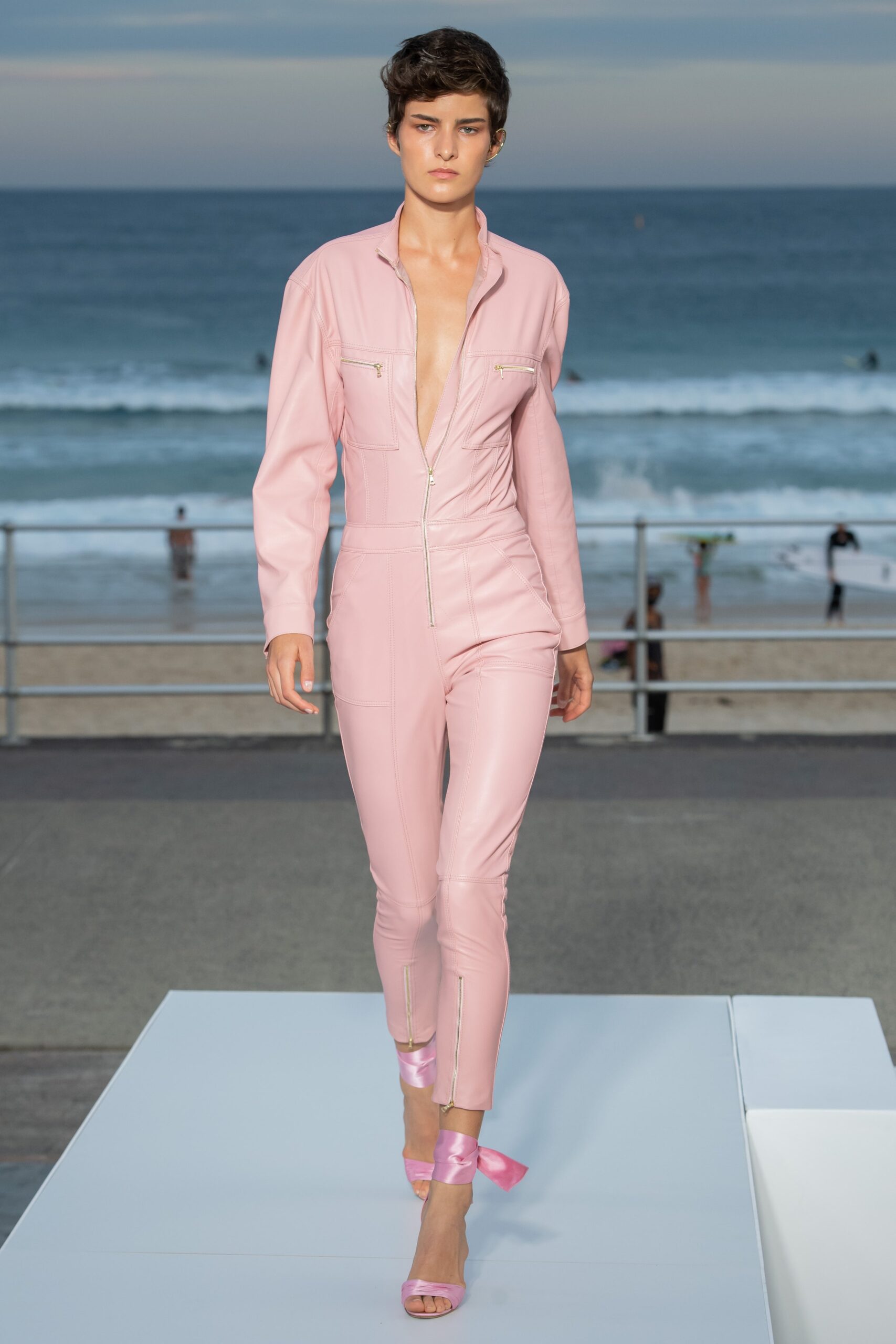 Simkhai Australia Resort 20 Look 1