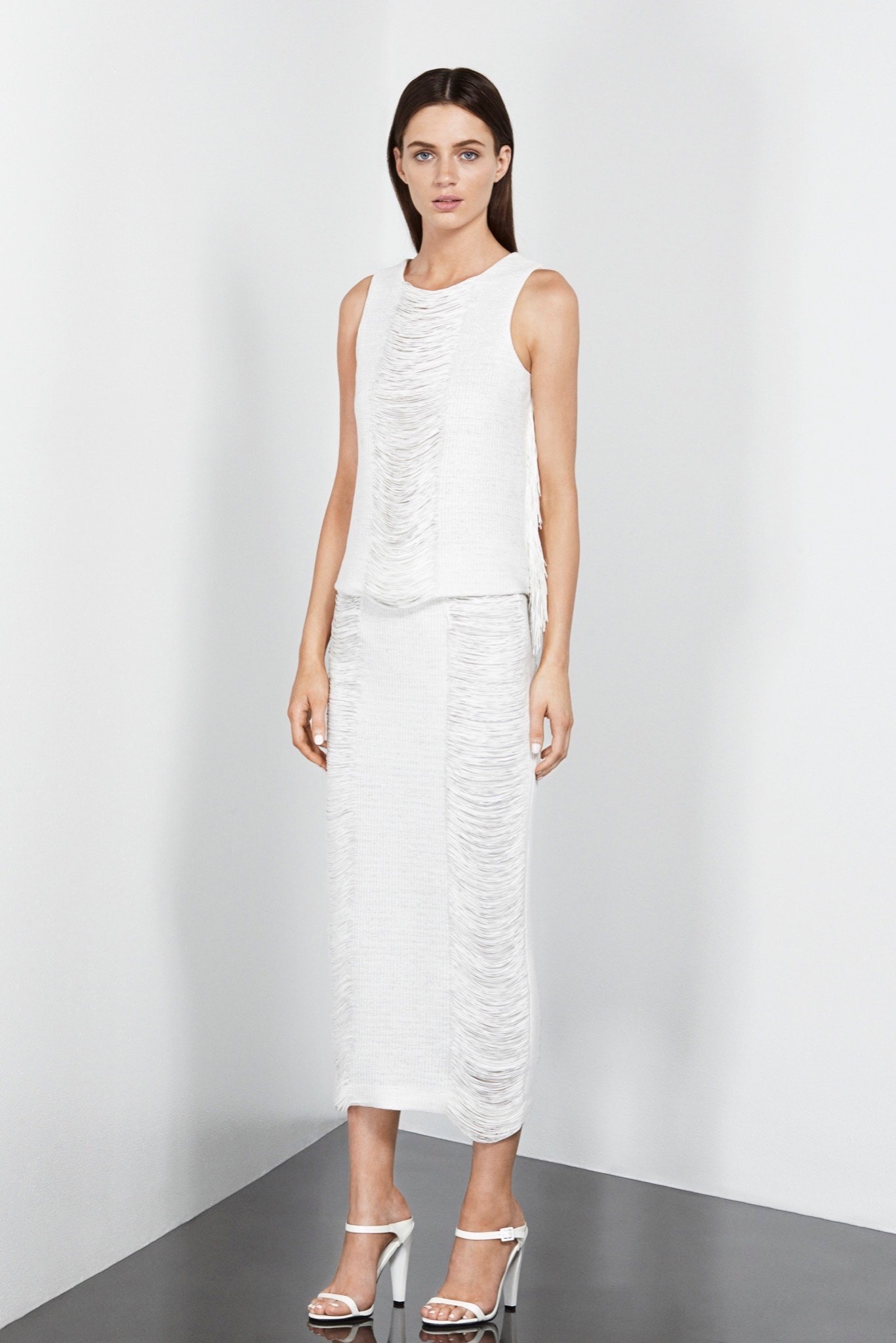 Simkhai Resort 16 Look 16