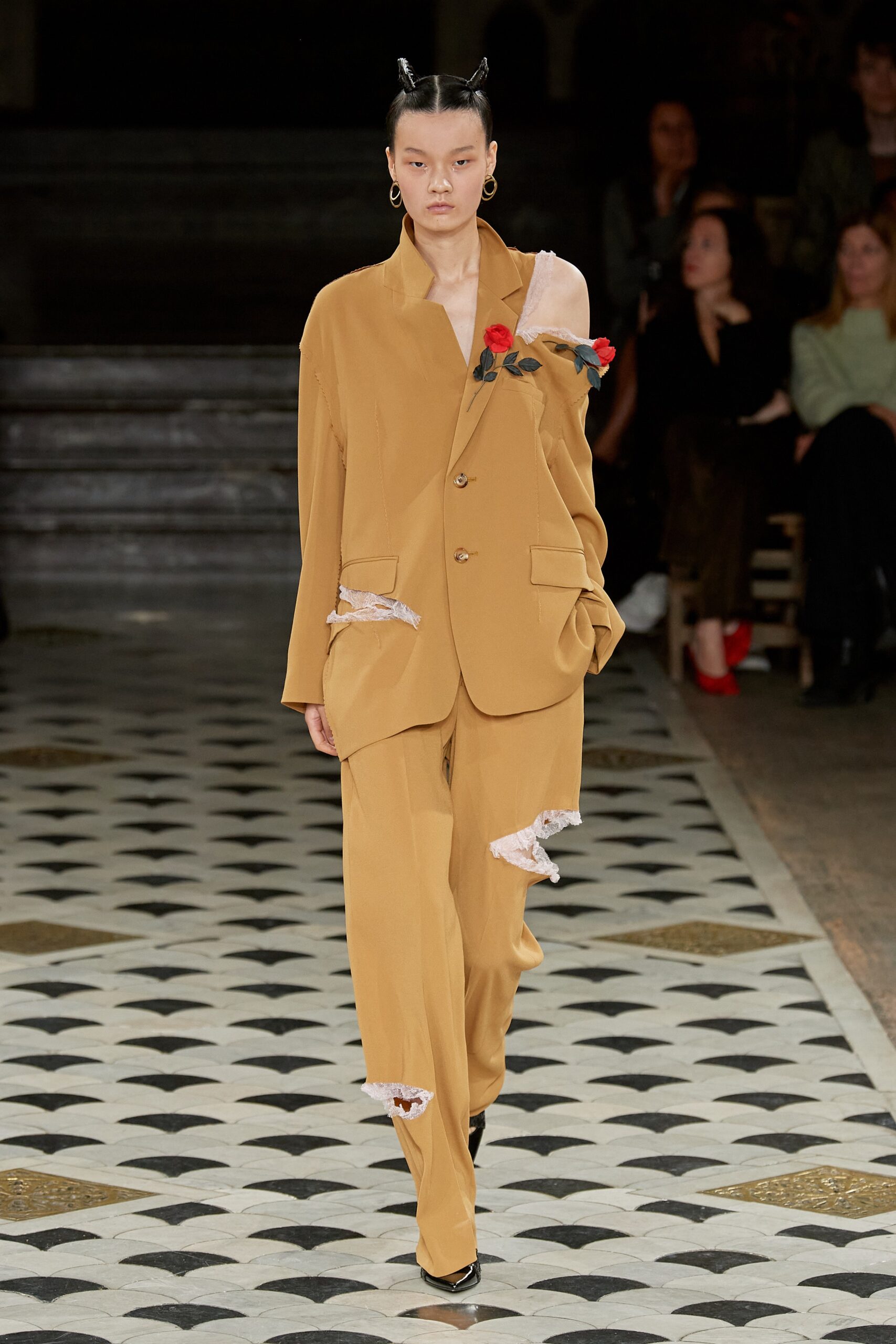 Undercover S/S 23 Look 4