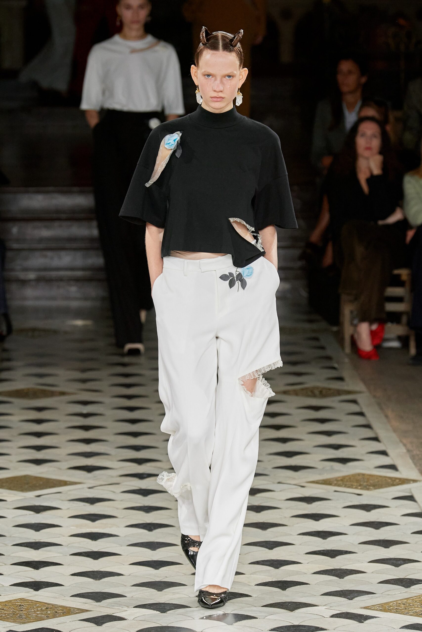 Undercover S/S 23 Look 7