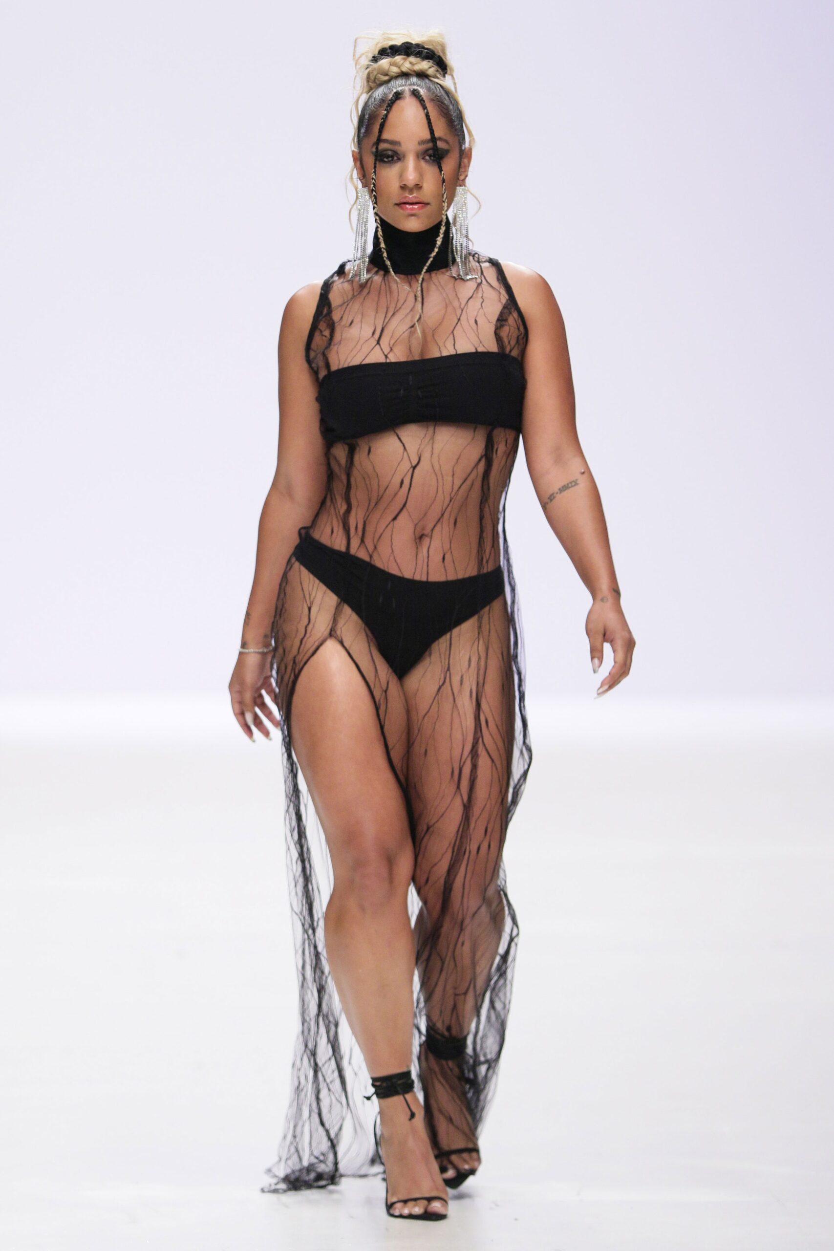 Tia Adeola Resort 23 Look 11