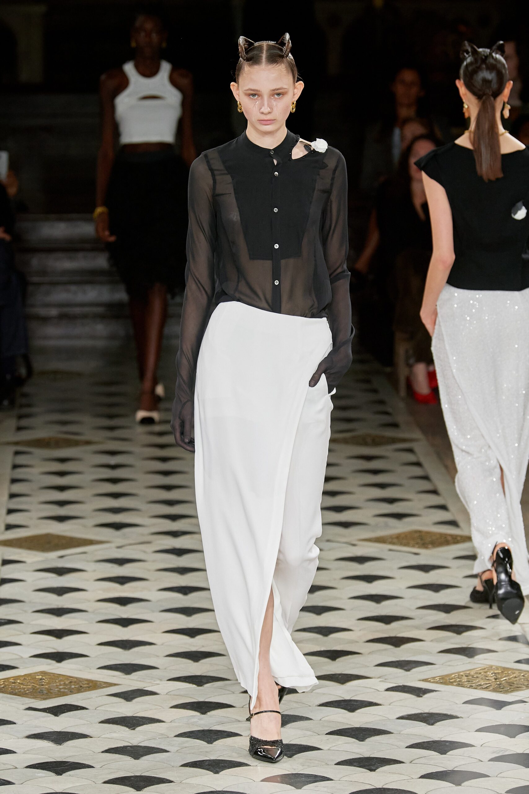 Undercover S/S 23 Look 13