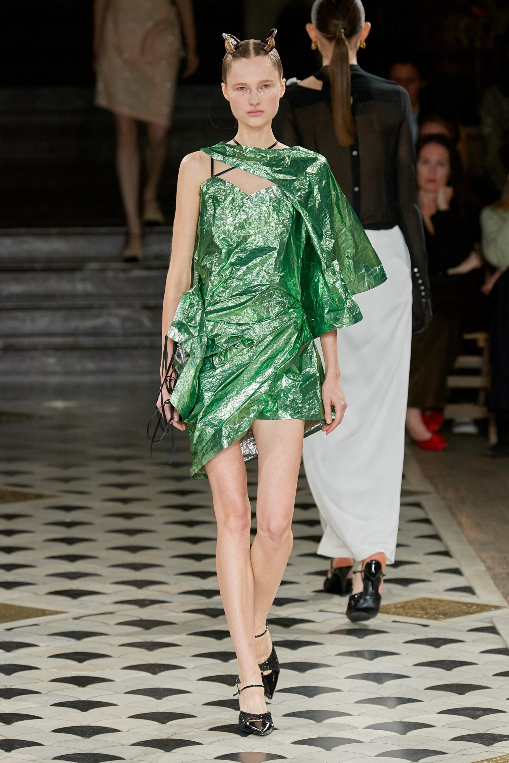 Undercover S/S 23 Look 16