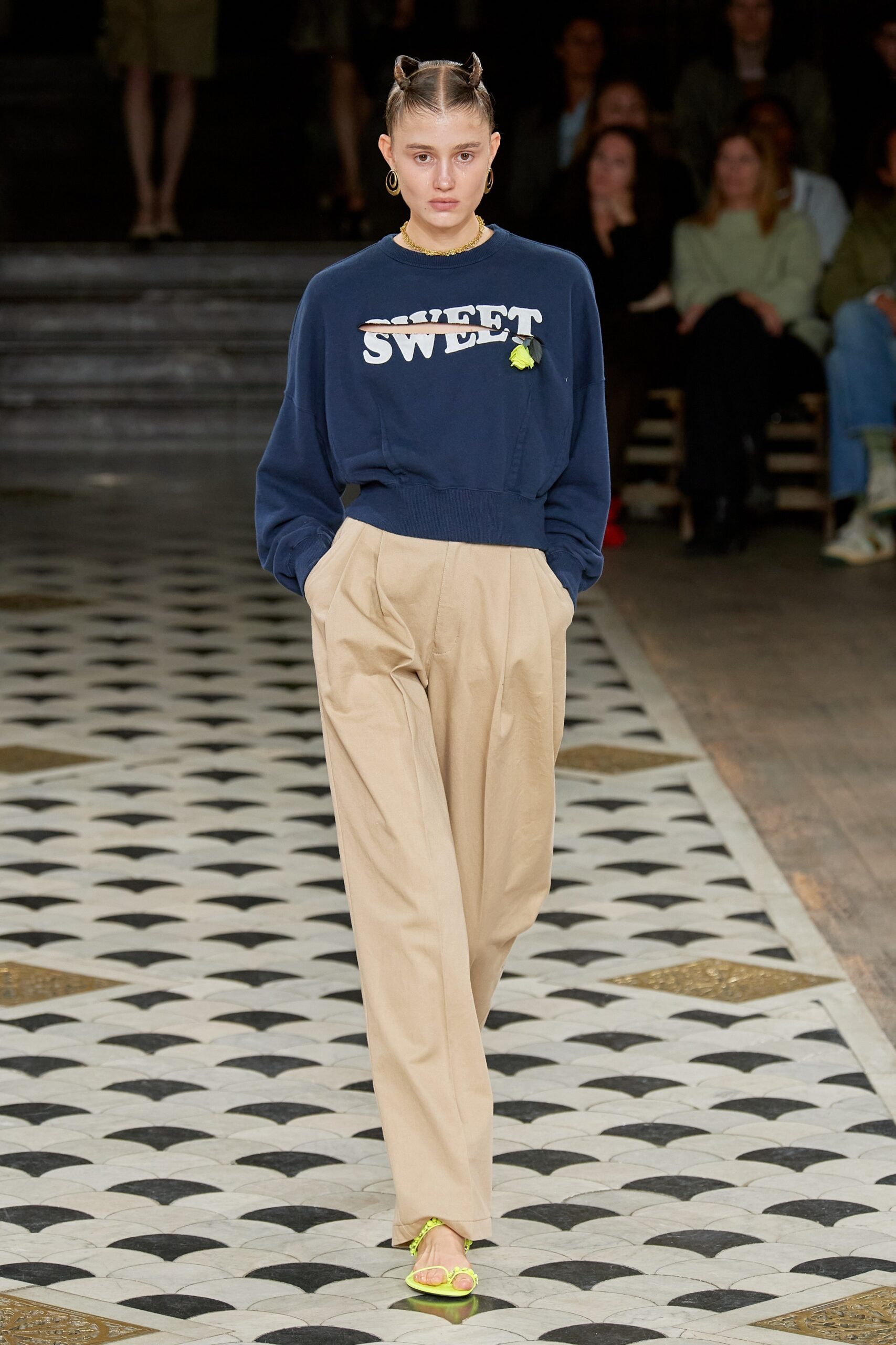 Undercover S/S 23 Look 24