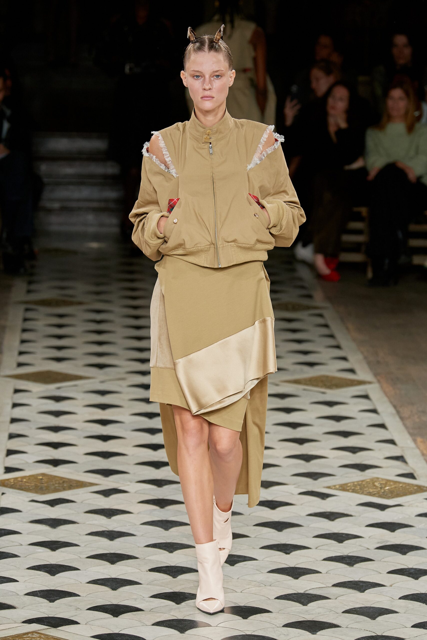 Undercover S/S 23 Look 28