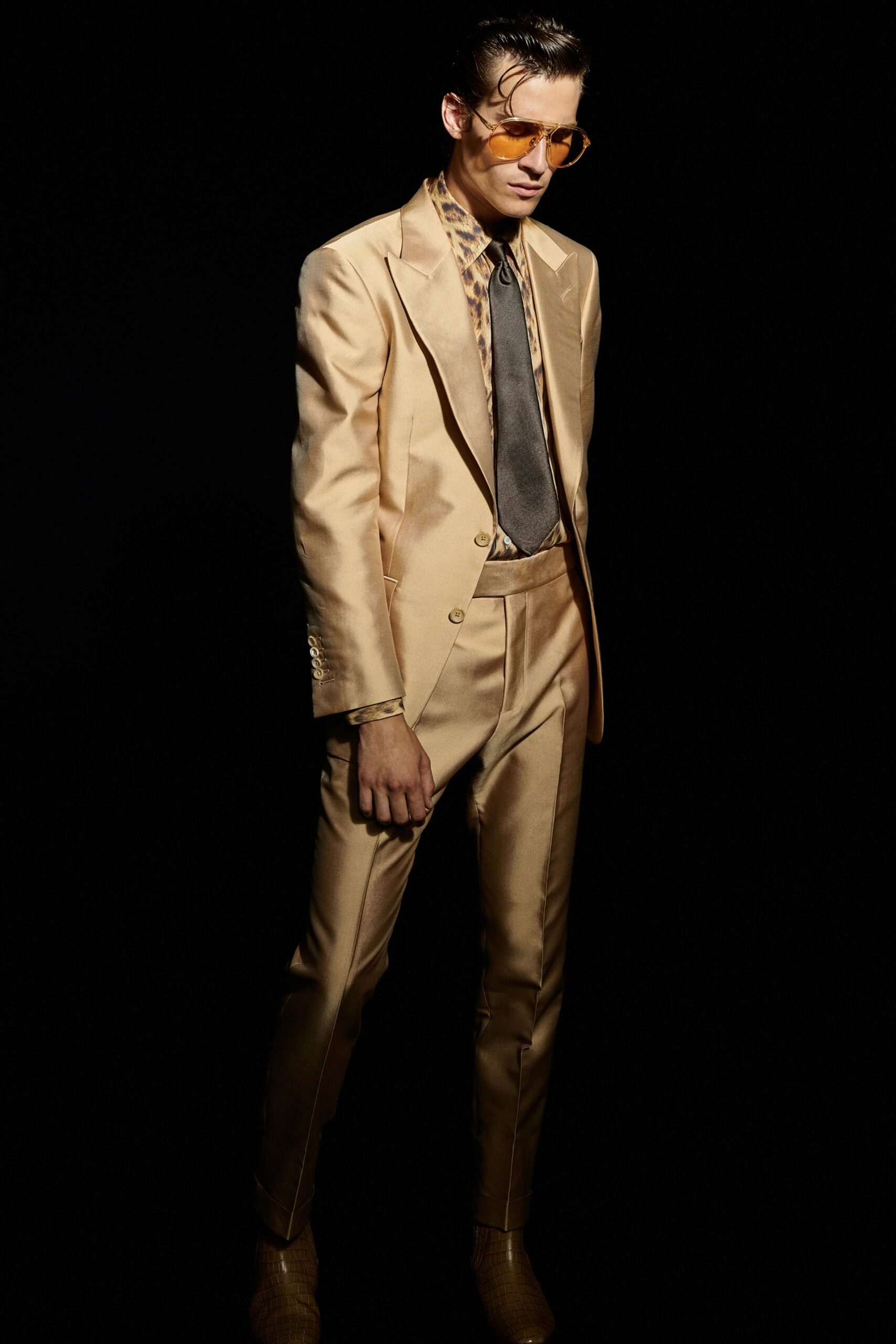 Tom Ford S/S 23 Menswear Look 32