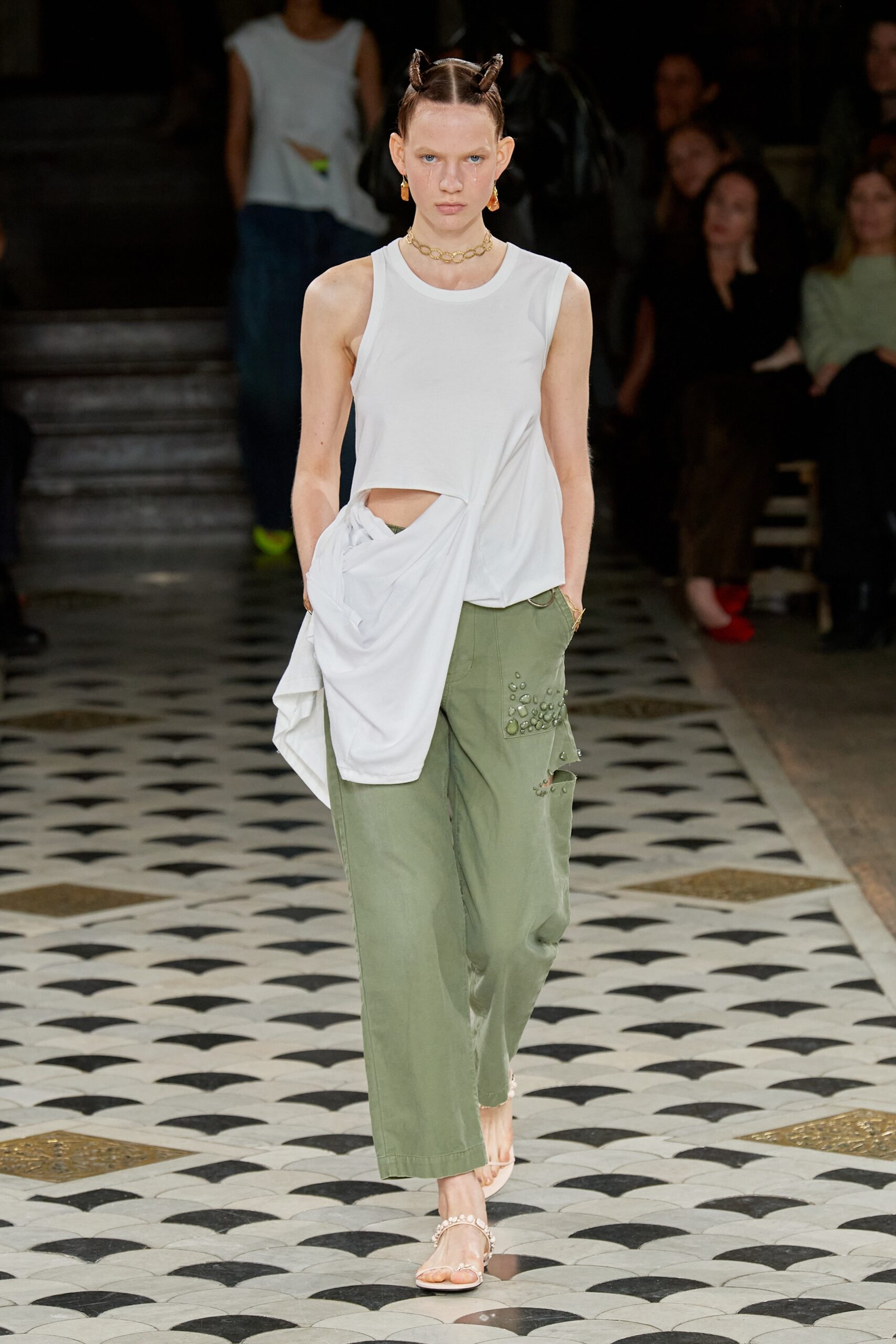 Undercover S/S 23 Look 32