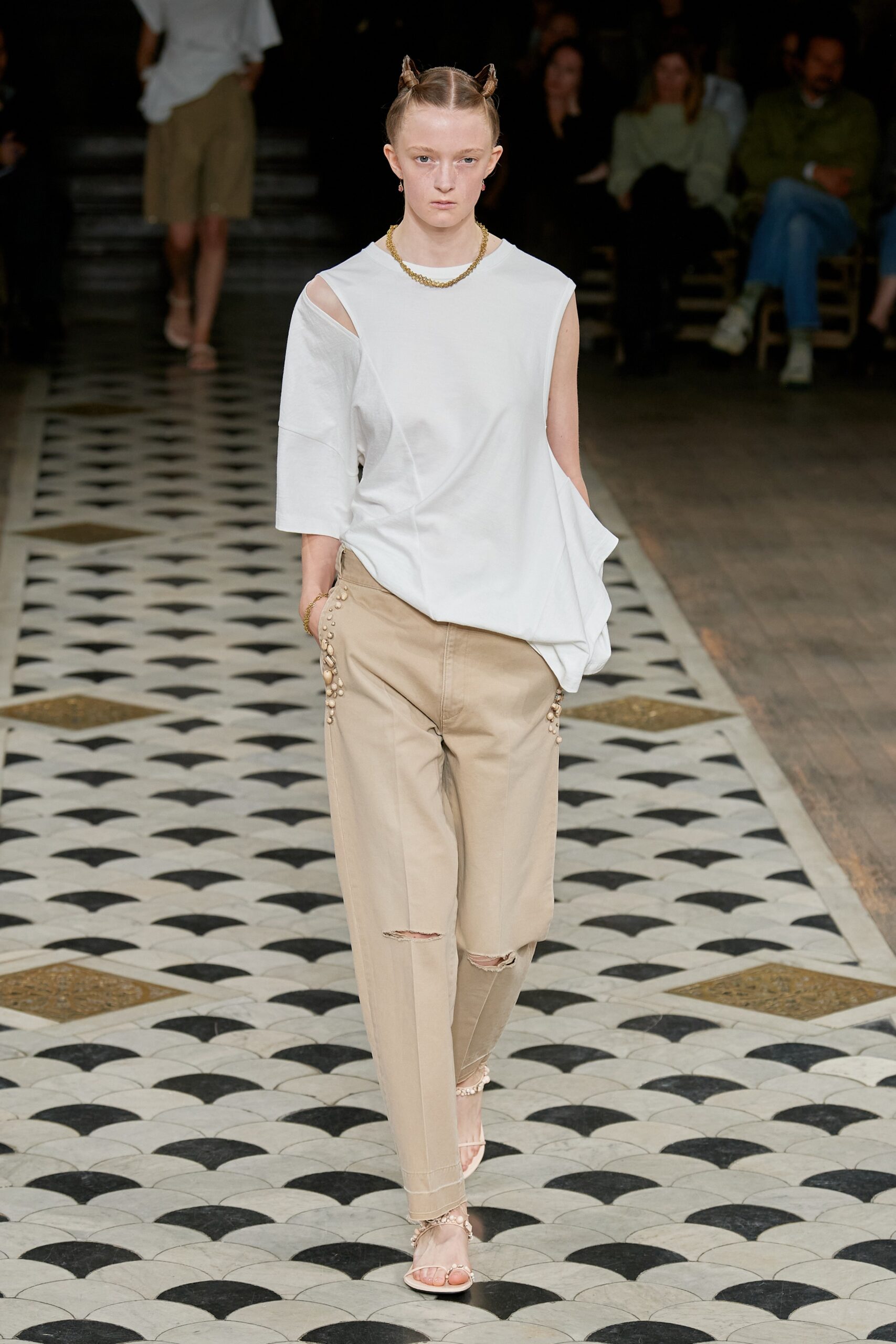 Undercover S/S 23 Look 34