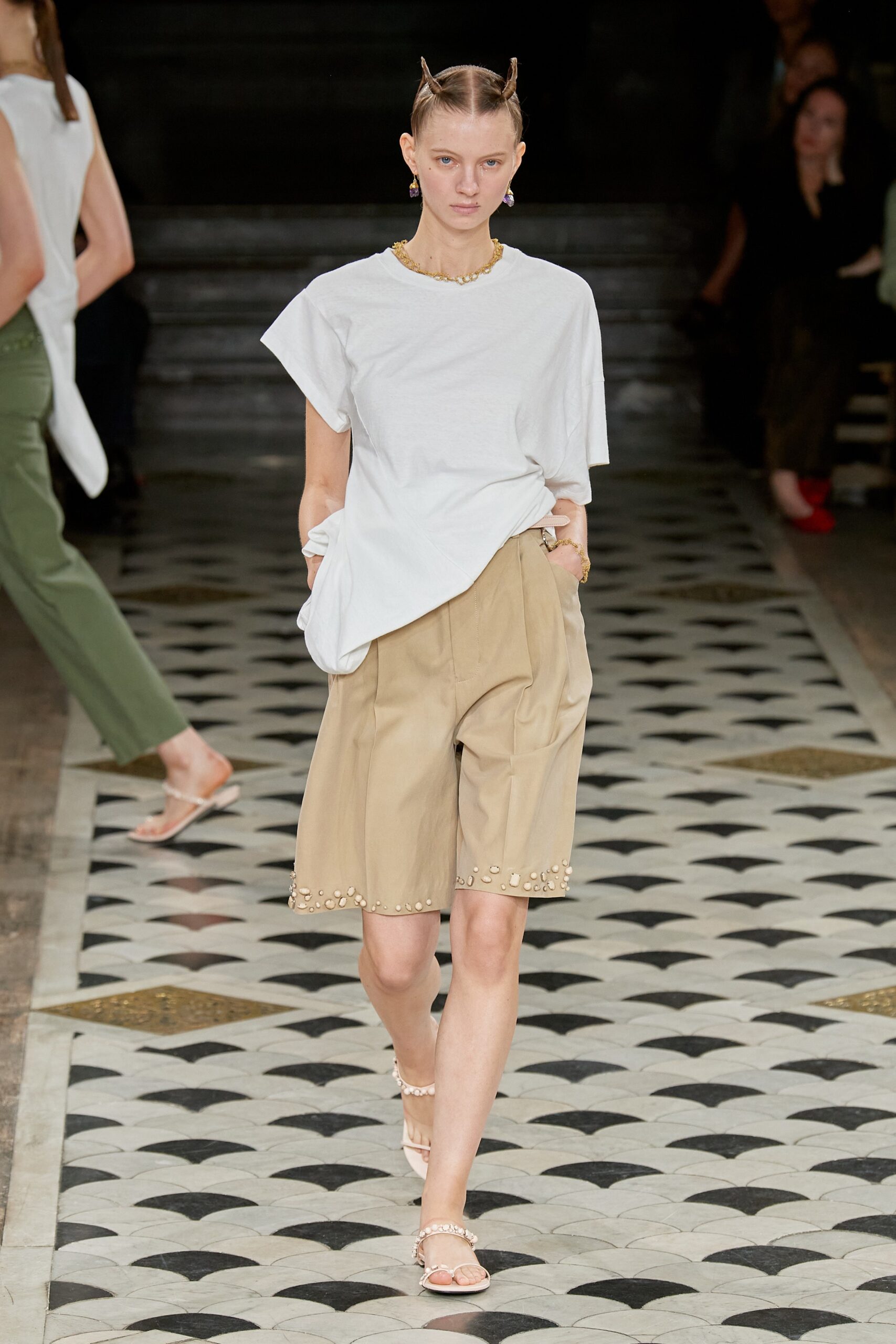 Undercover S/S 23 Look 35