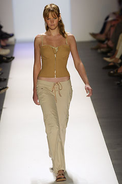 Tommy Hilfiger S/S 03 Look 16