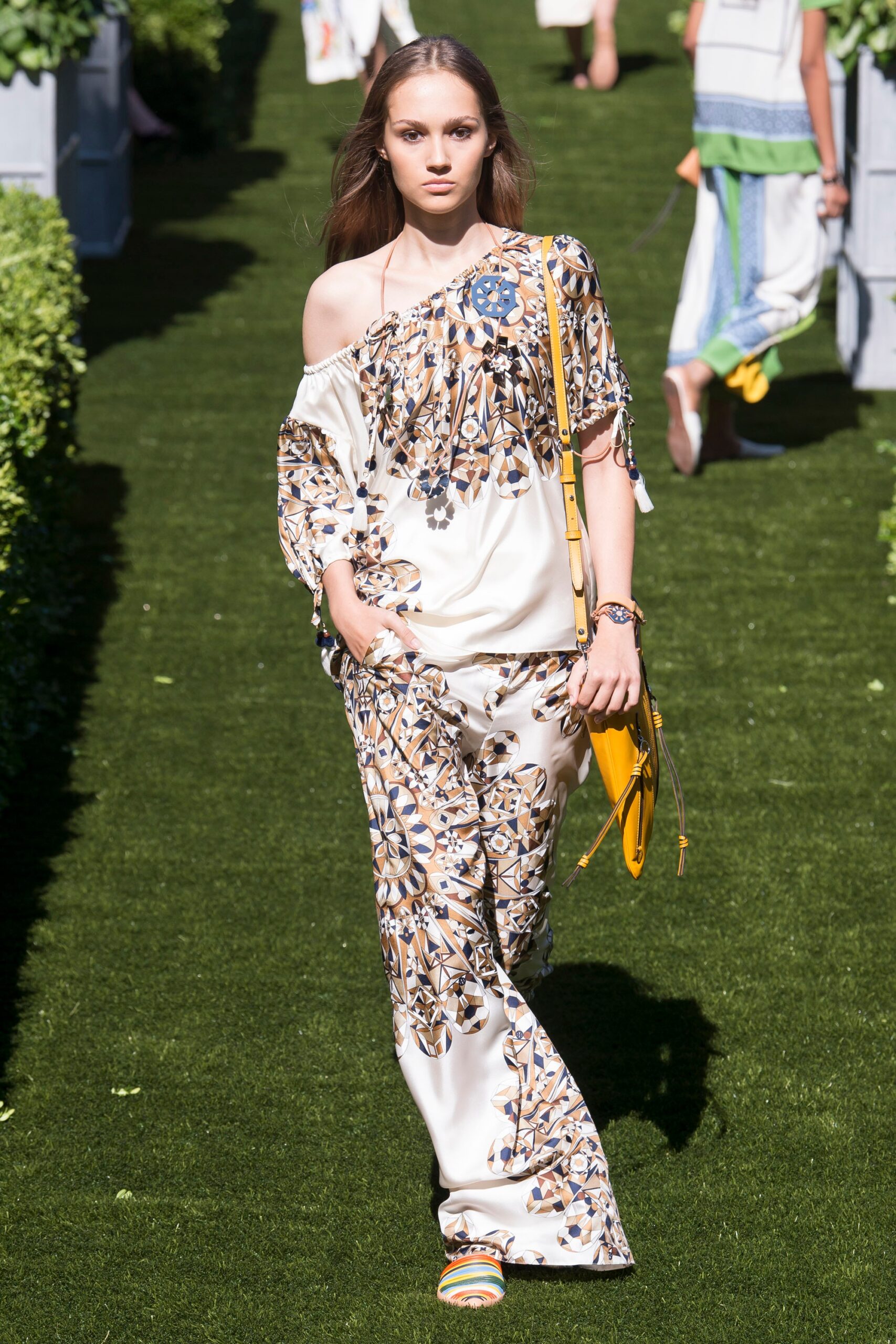 Tory Burch S/S 18 Look 9