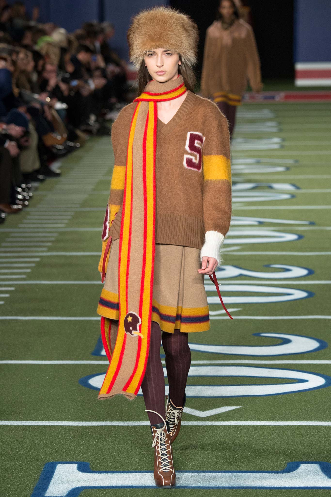 Tommy Hilfiger F/W 15 Look 17