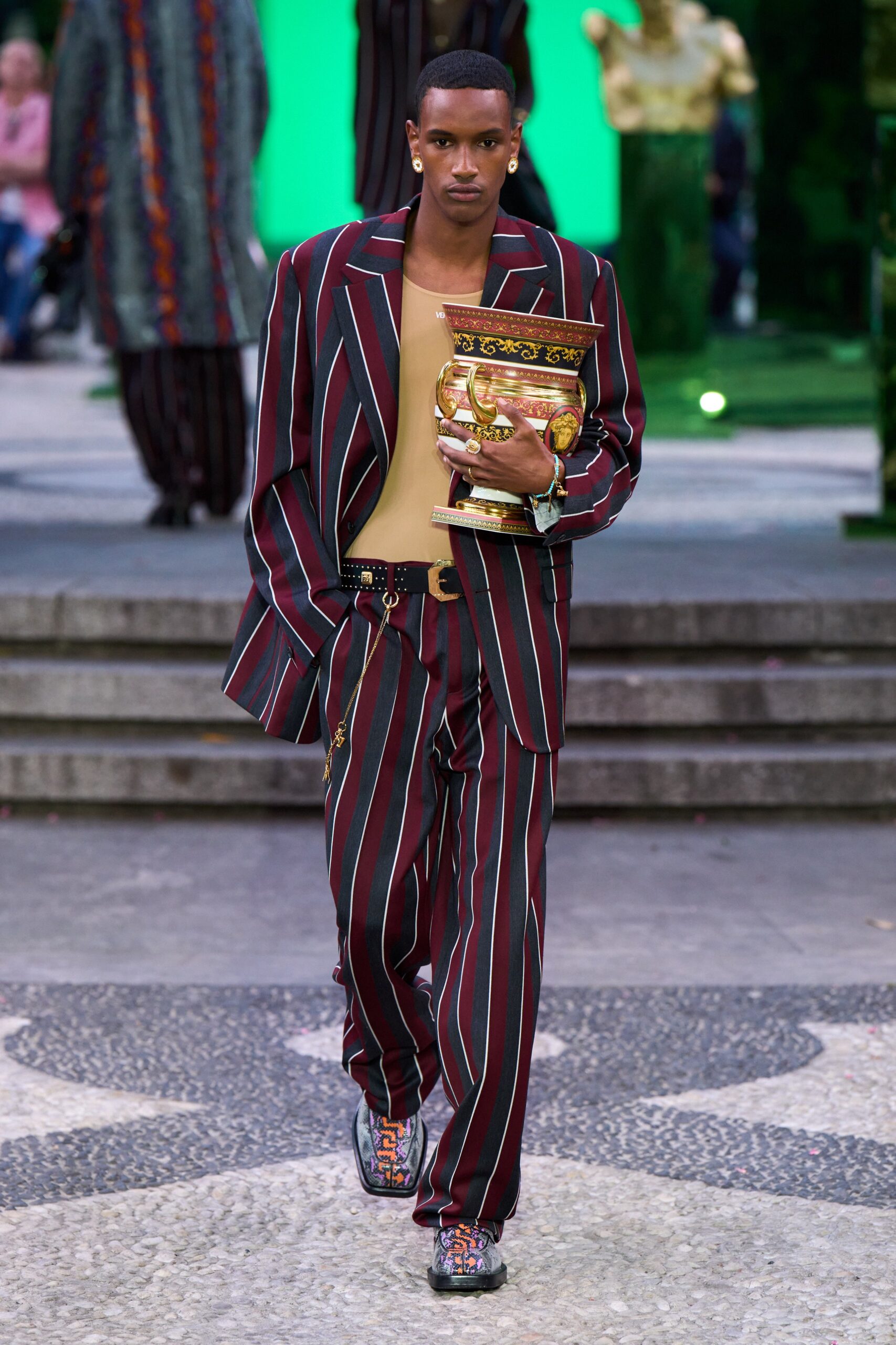 Versace S/S 23 Menswear Look 2