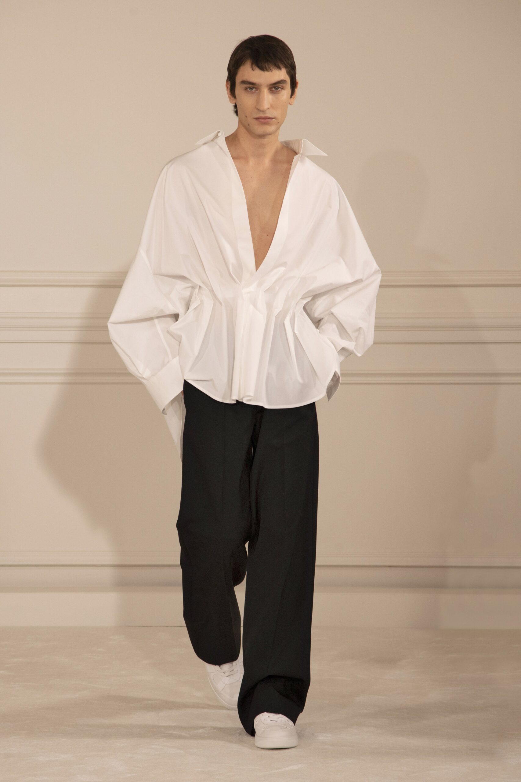 Valentino S/S 22 Couture Look 3