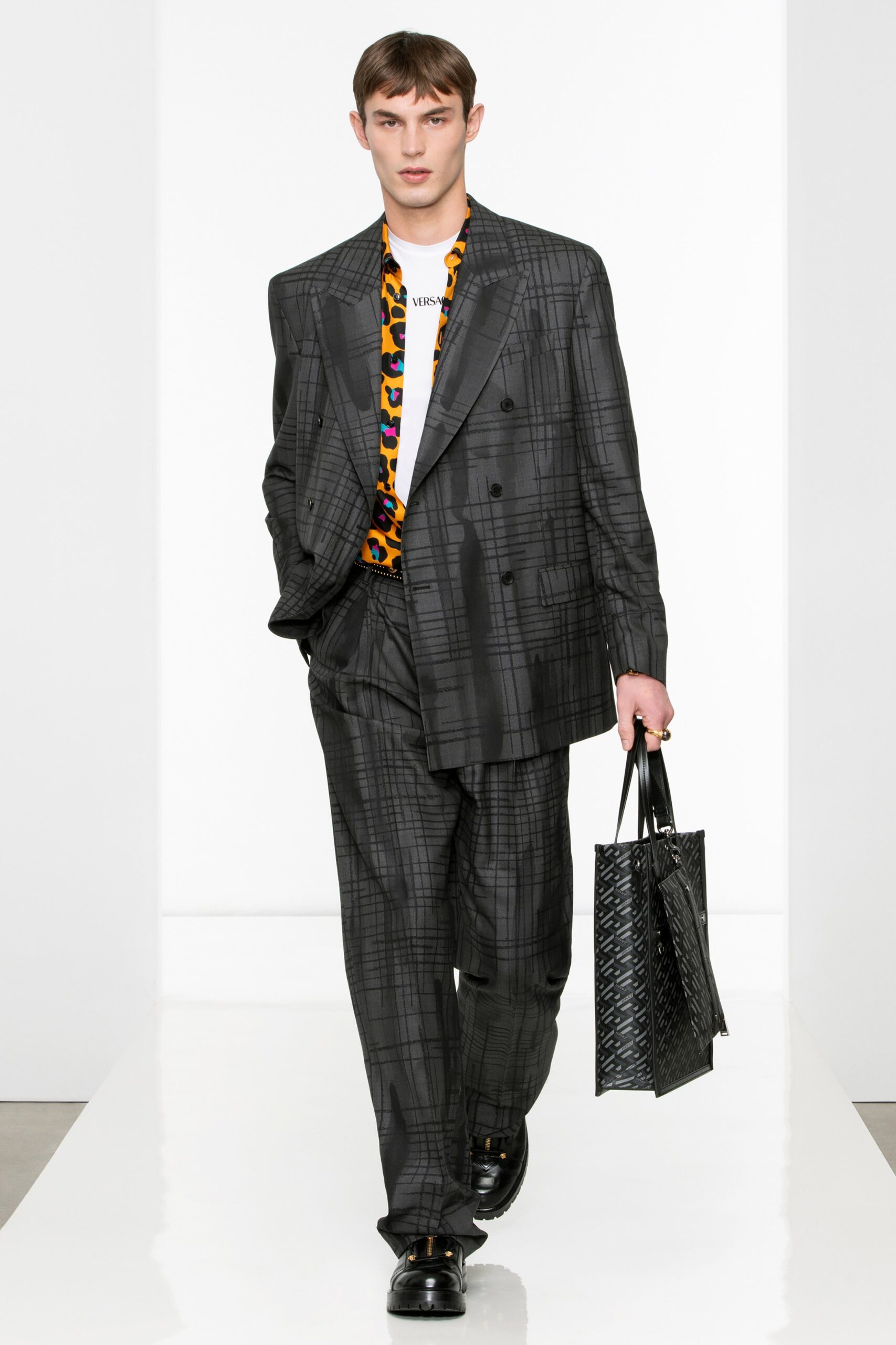 Versace F/W 22 Menswear Look 3