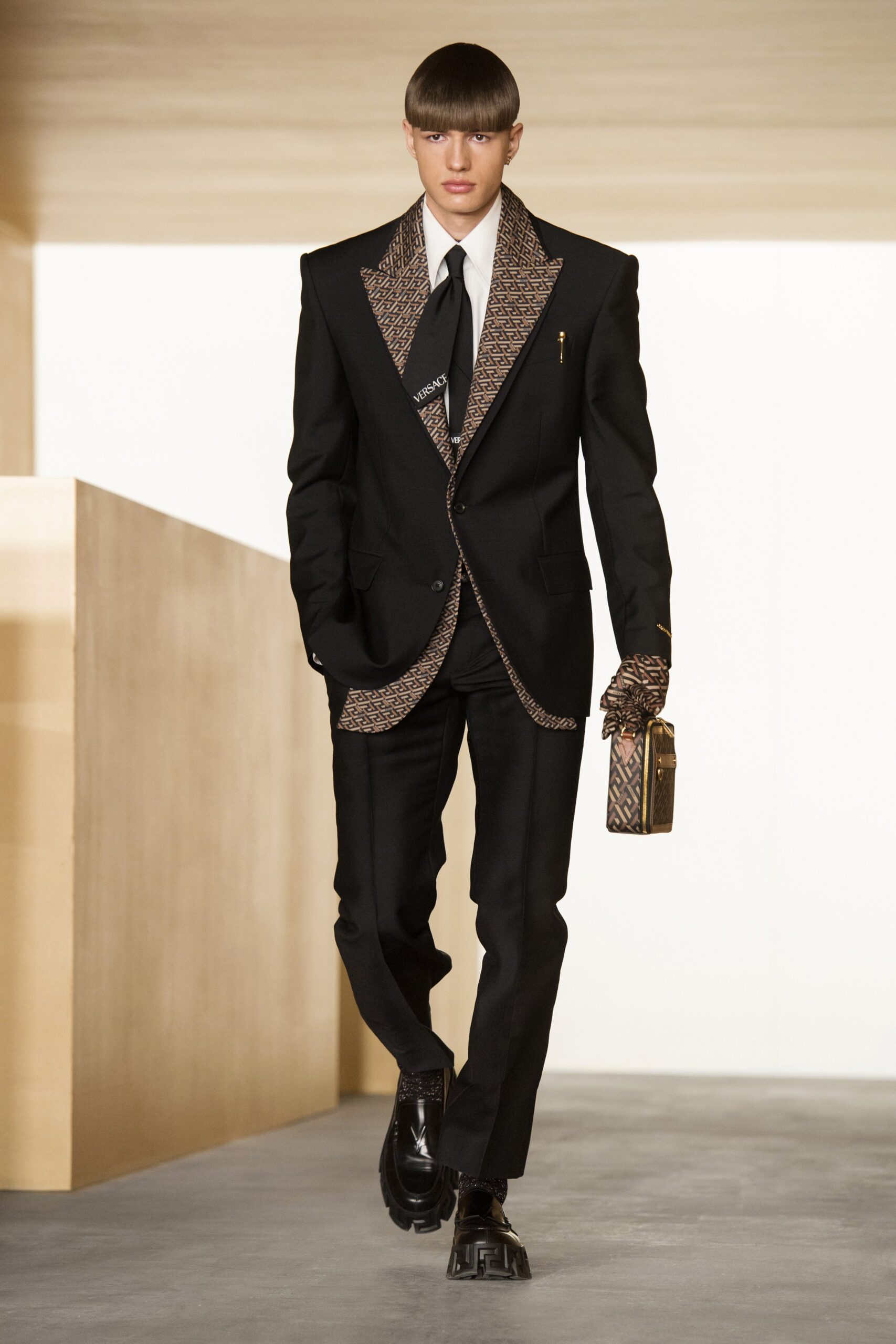 Versace F/W 21 Look 6