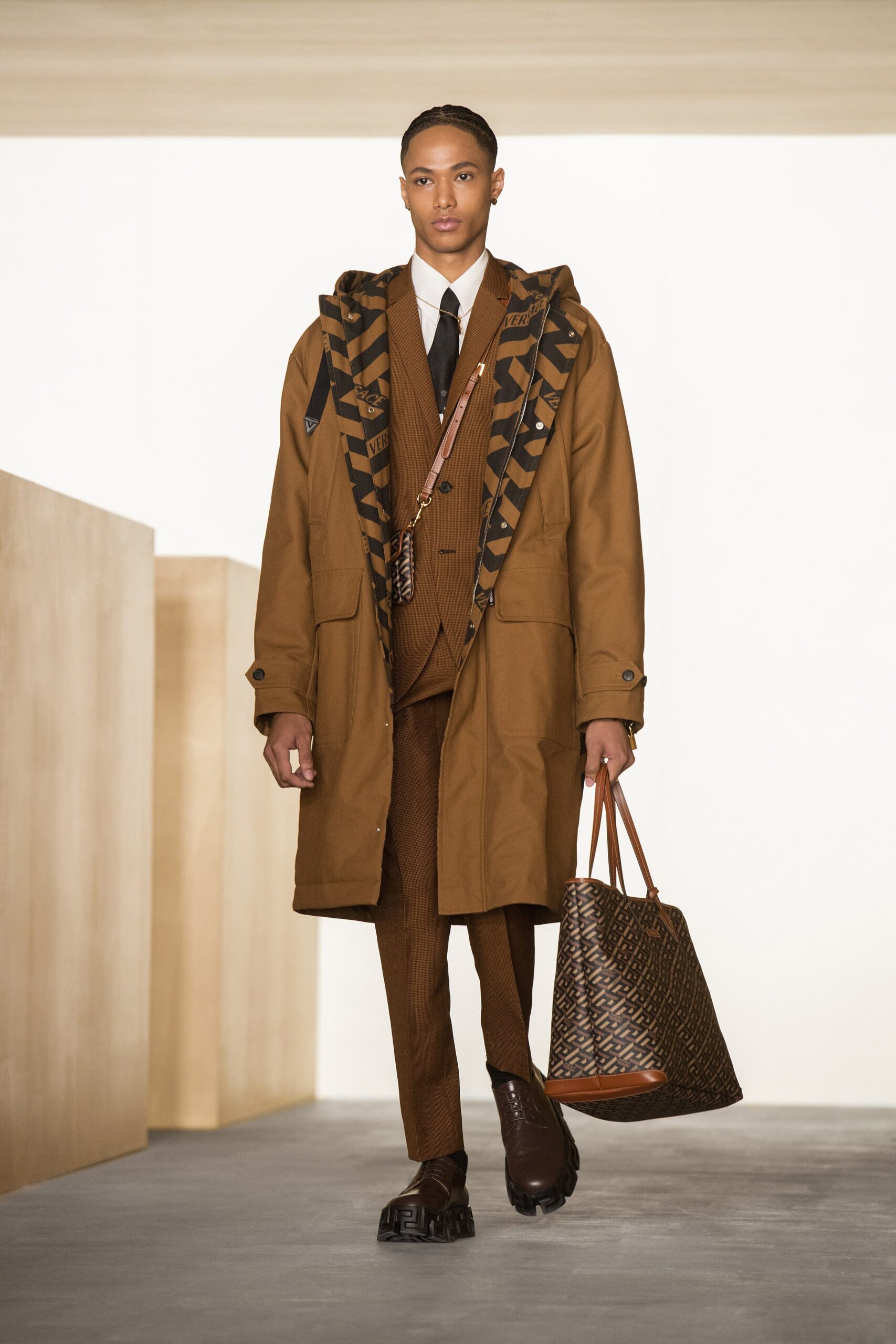 Versace F/W 21 Look 7