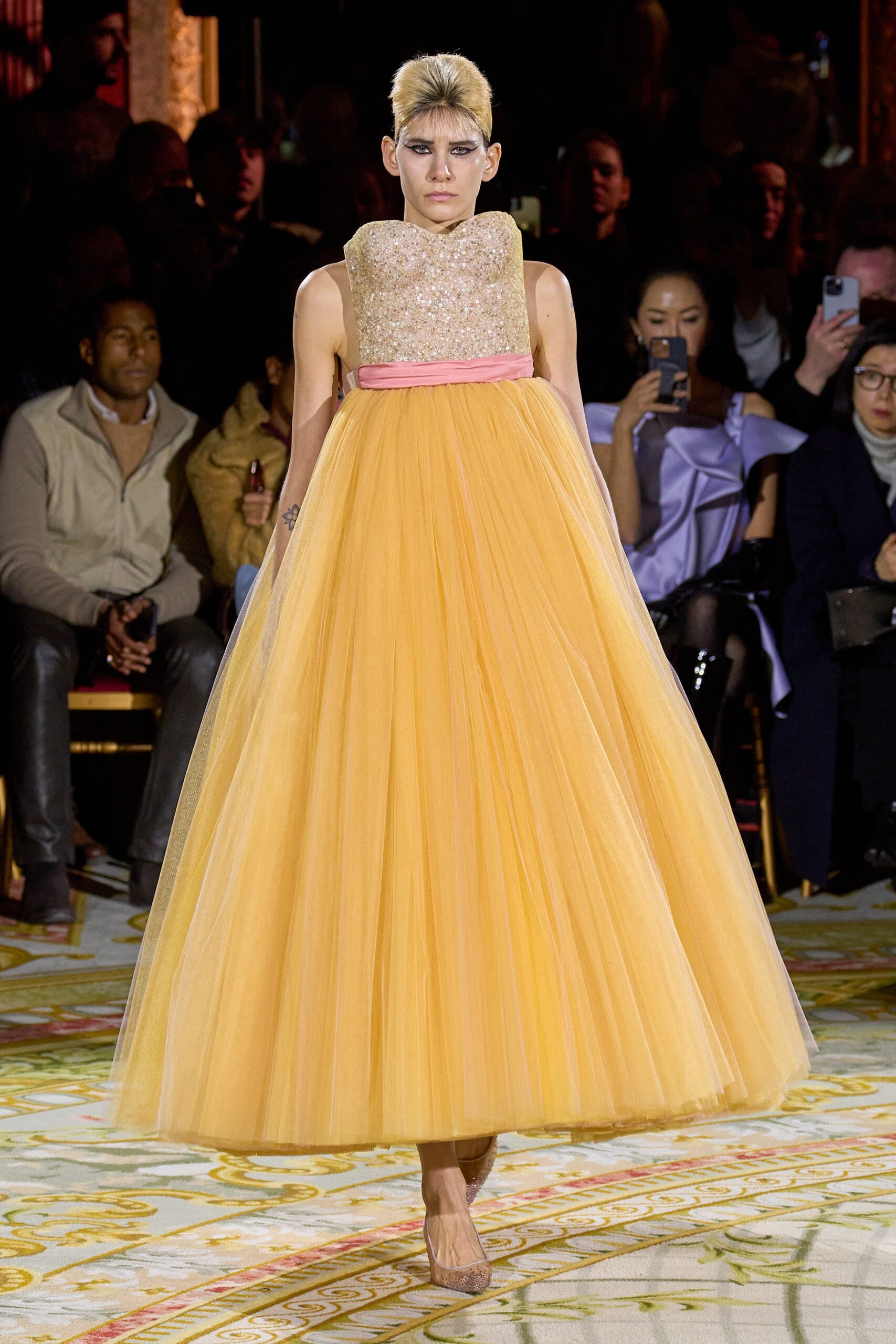 Viktor & Rolf S/S 23 Couture Look 8