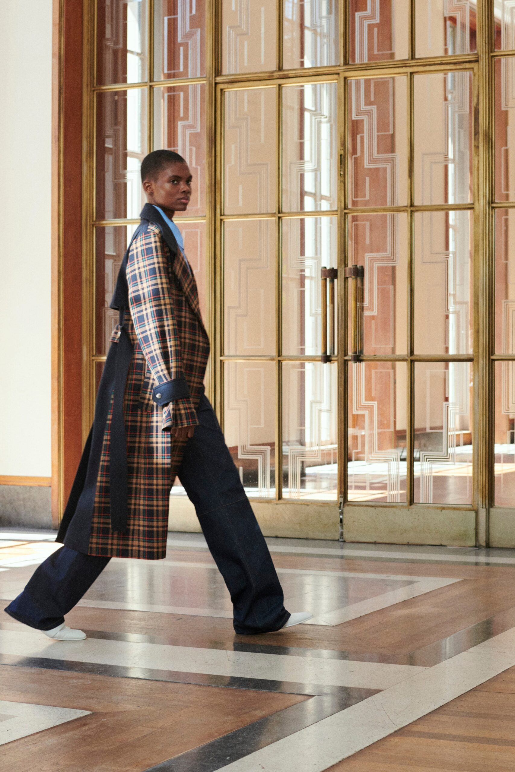 Victoria Beckham Resort 22 Look 9