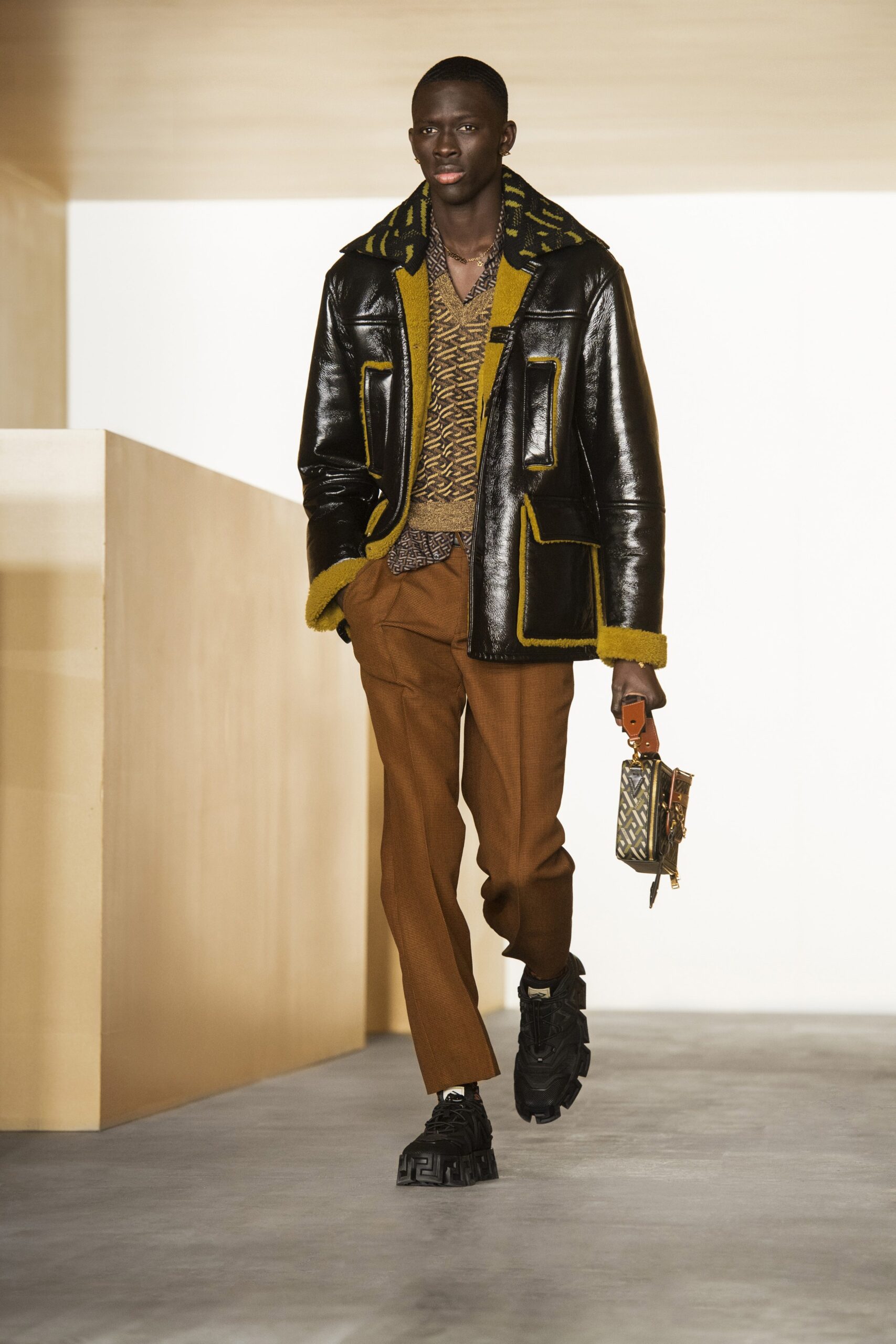 Versace F/W 21 Look 11