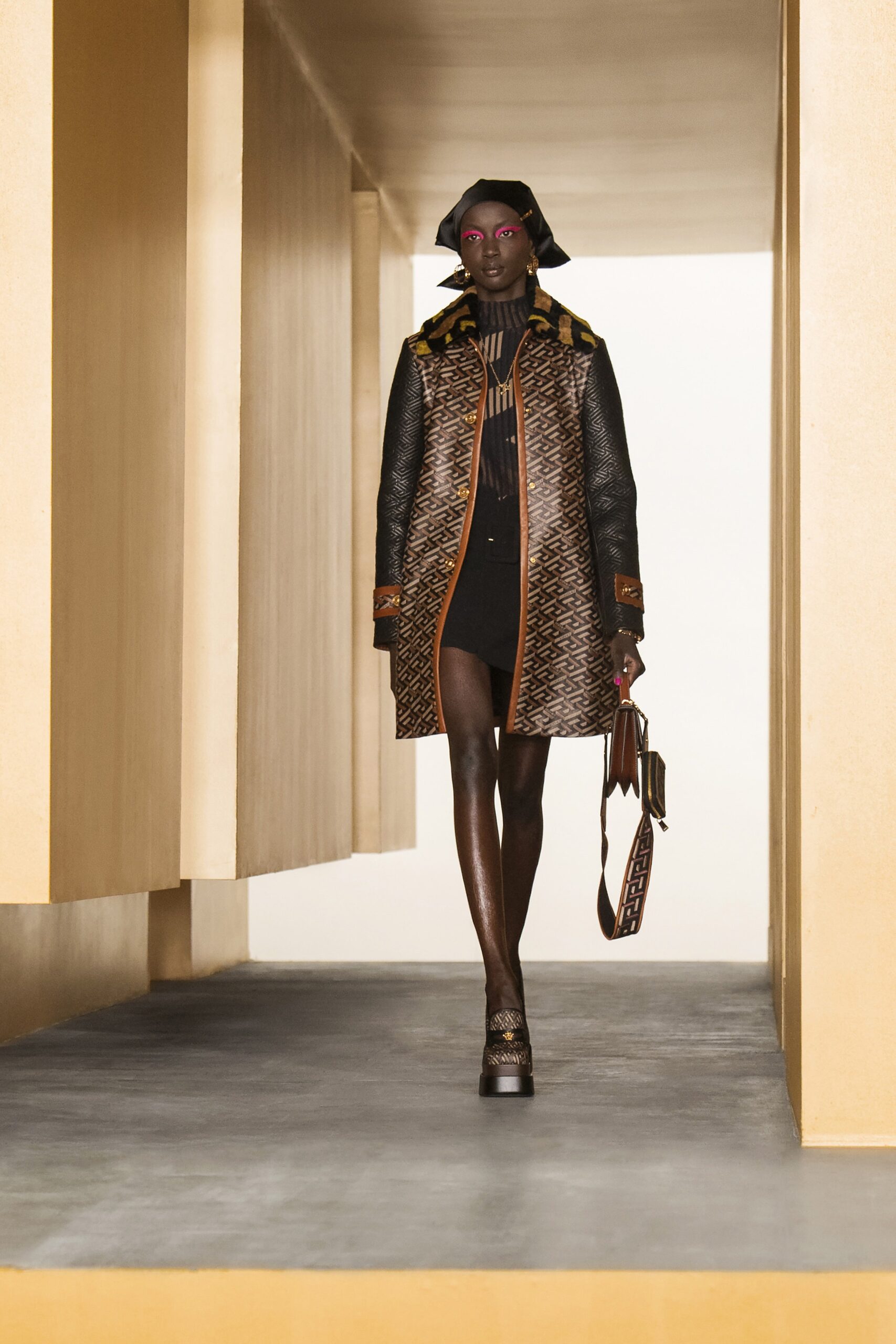 Versace F/W 21 Look 16