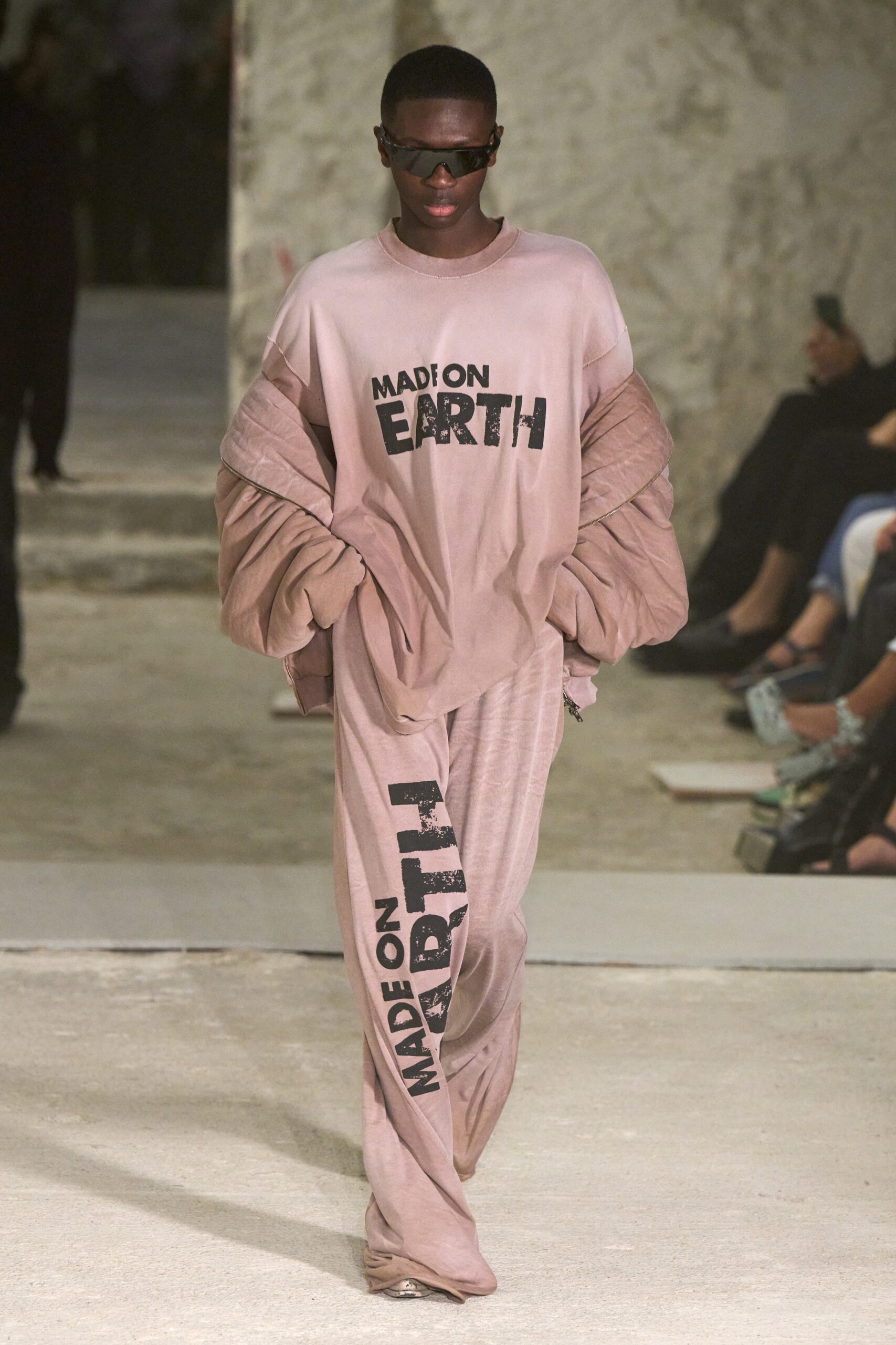 Vetements S/S 23 Menswear Look 17