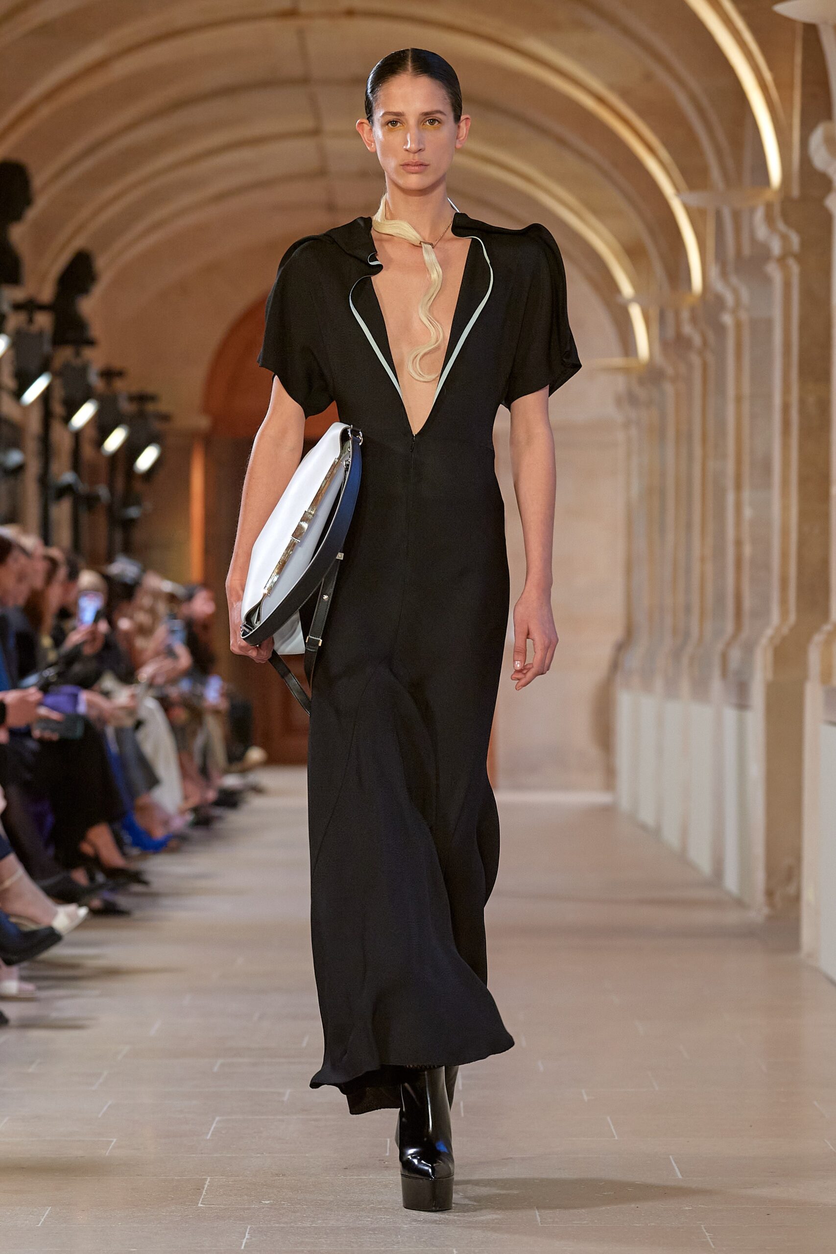 Victoria Beckham F/W 23 Look 17