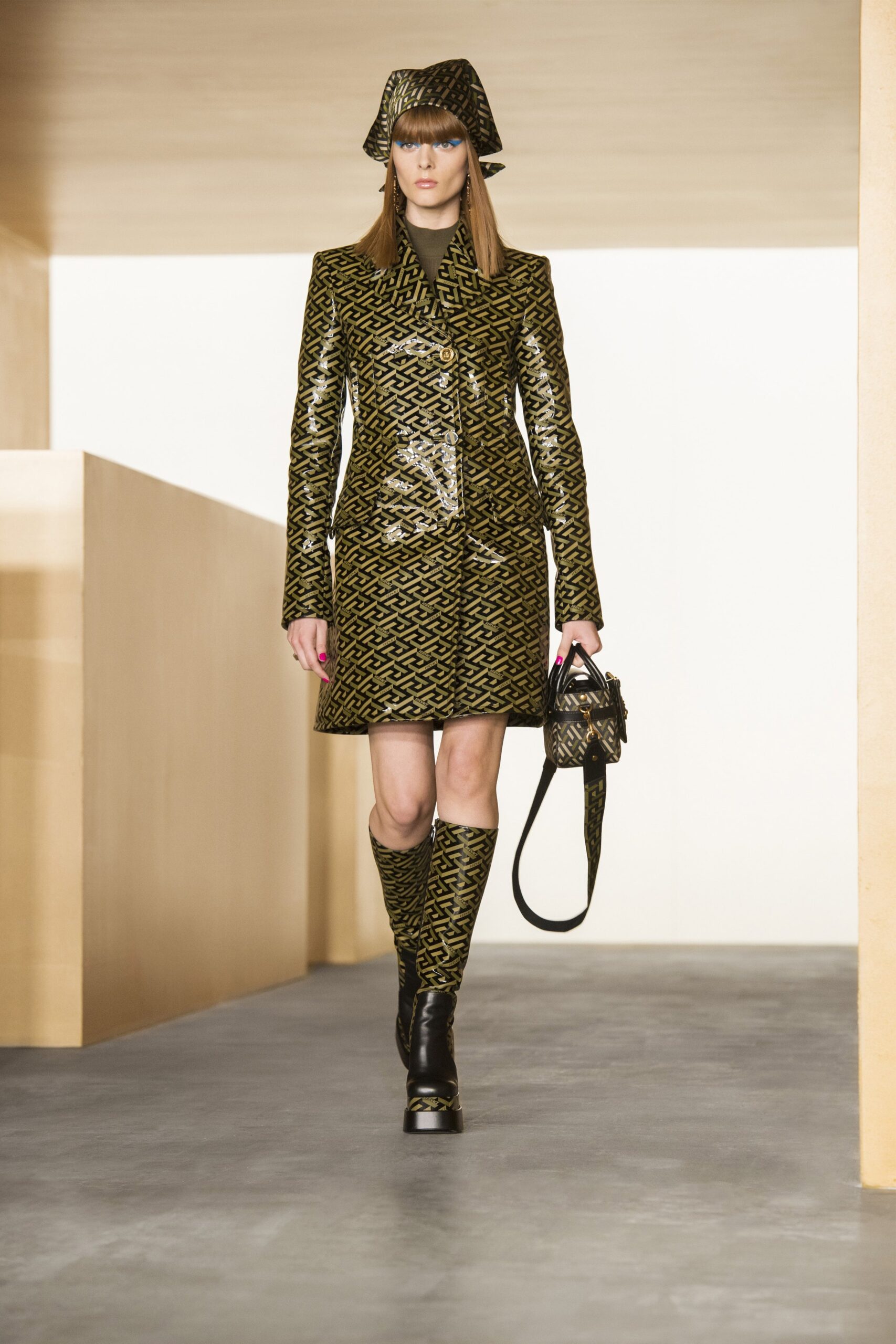 Versace F/W 21 Look 18