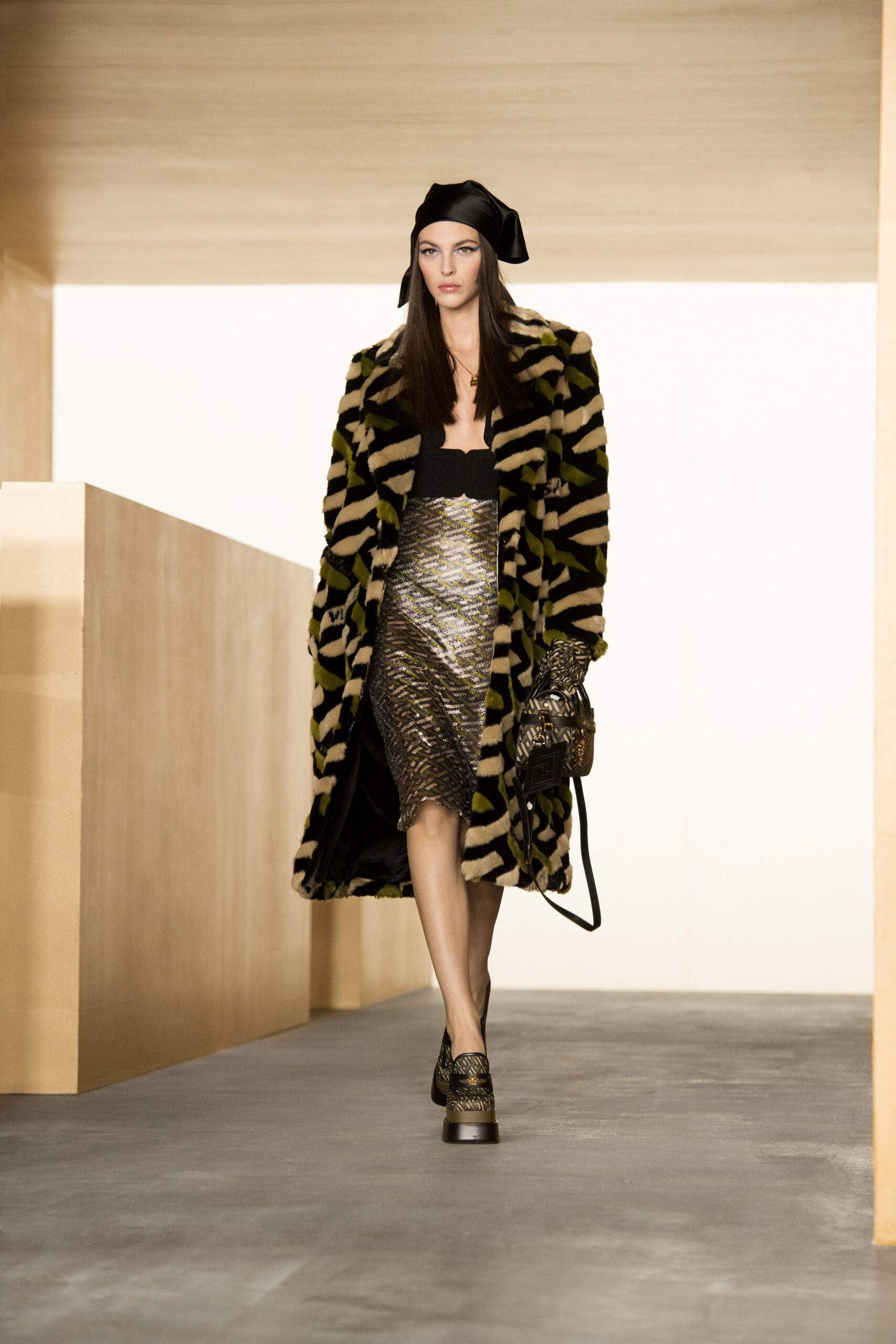Versace F/W 21 Look 22