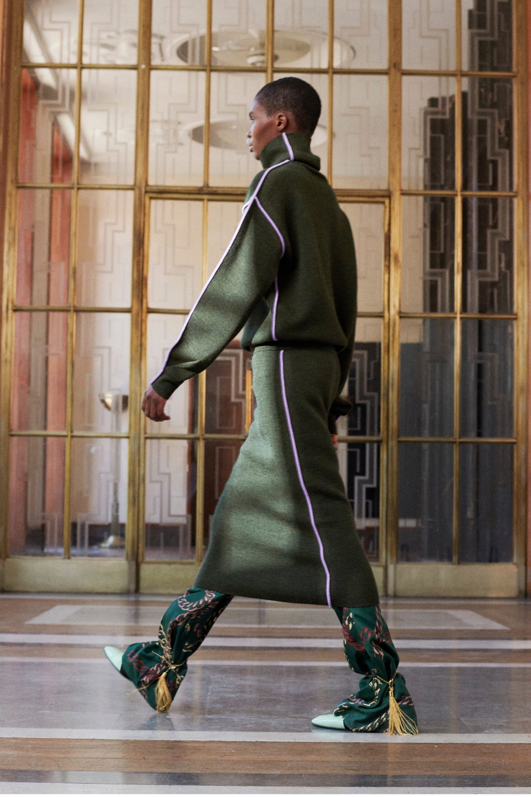 Victoria Beckham Resort 22 Look 20
