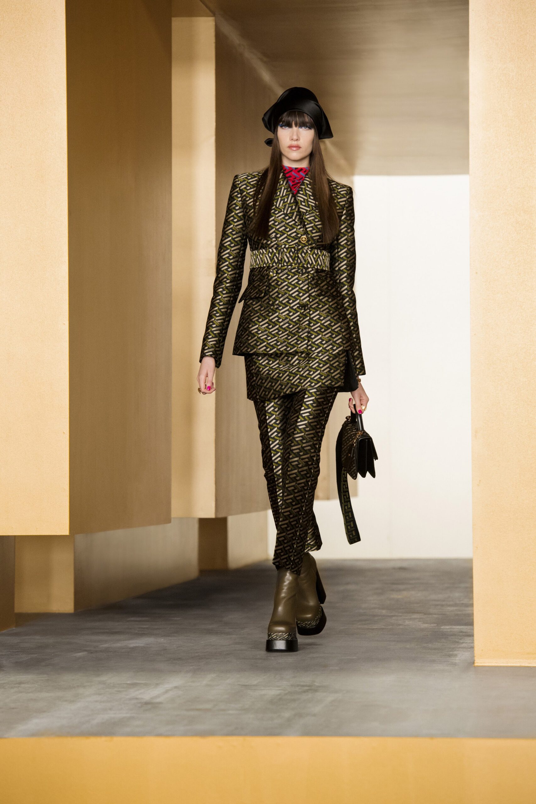 Versace F/W 21 Look 24