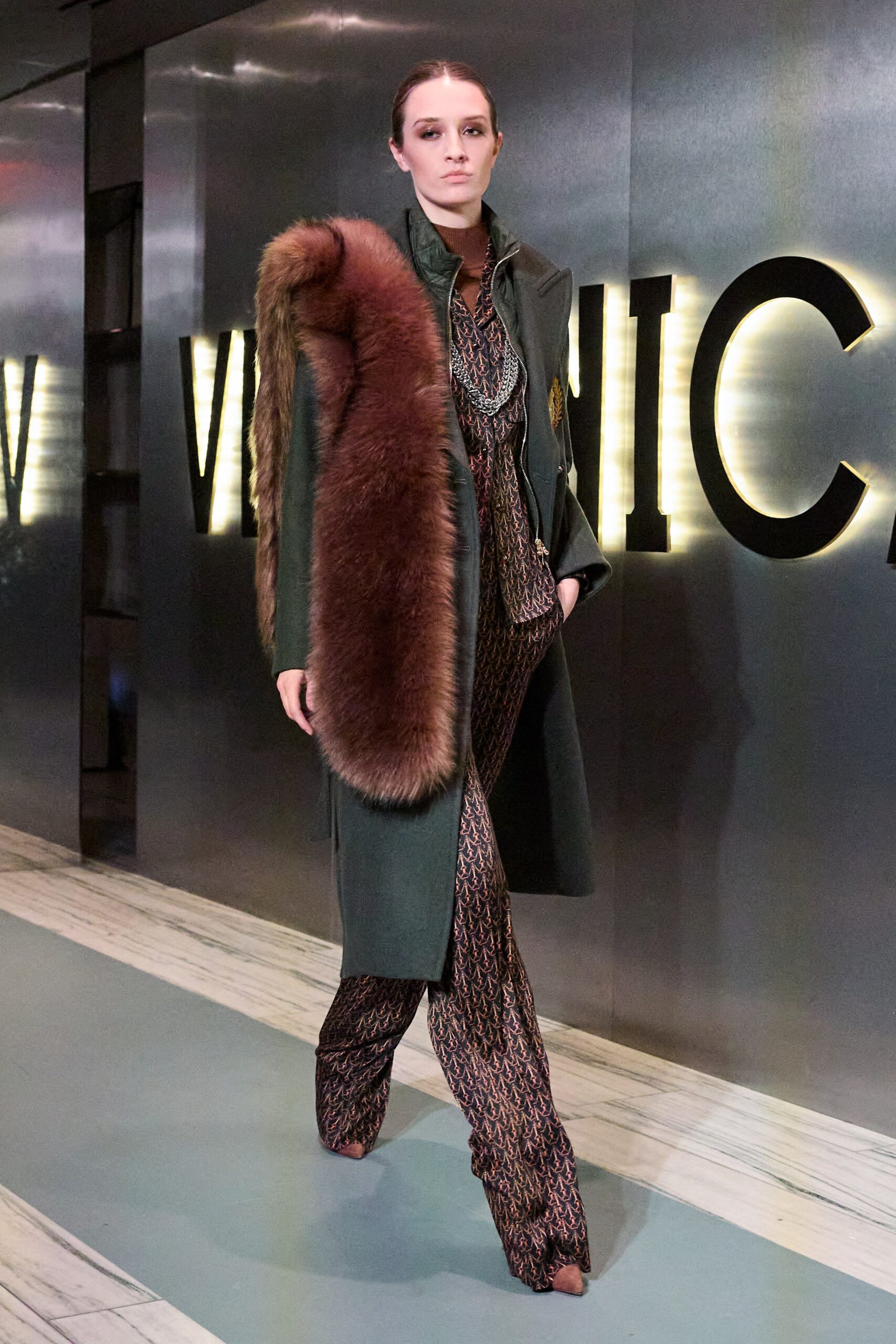 Veronica Beard F/W 23 Look 25