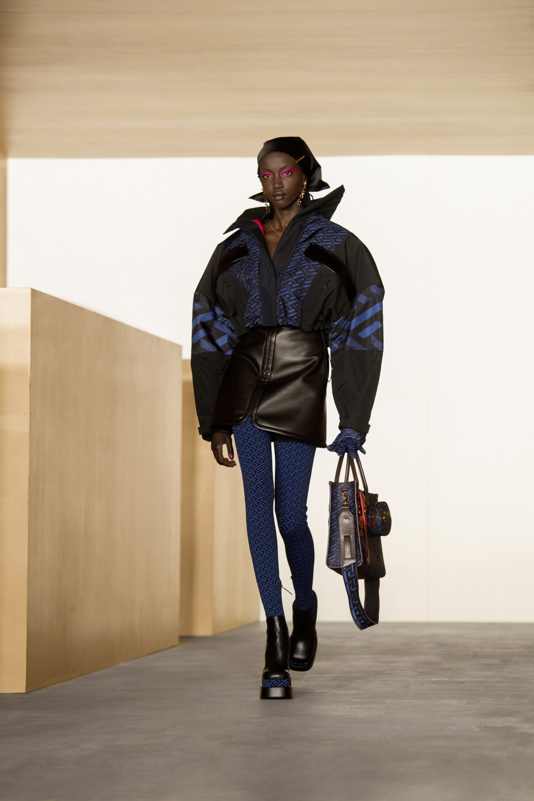 Versace F/W 21 Look 29