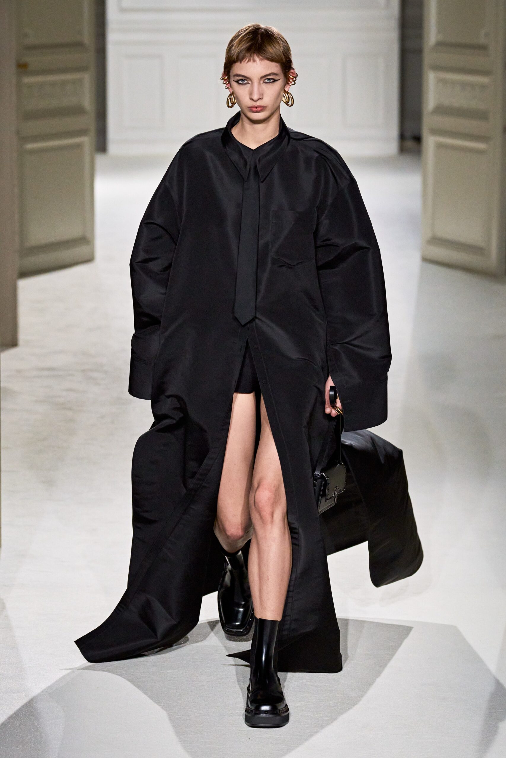 Valentino F/W 23 Look 35