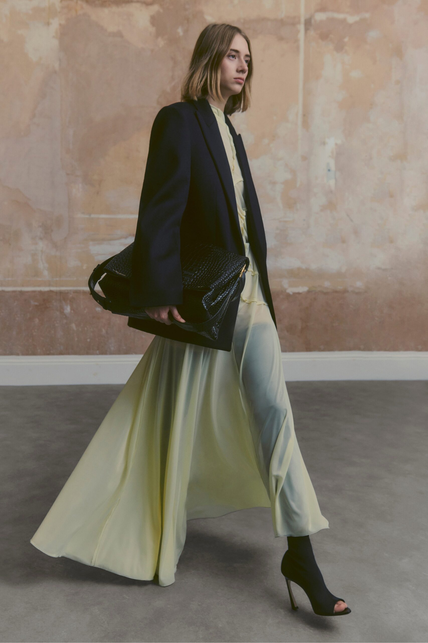 Victoria Beckham Resort 24 Look 35