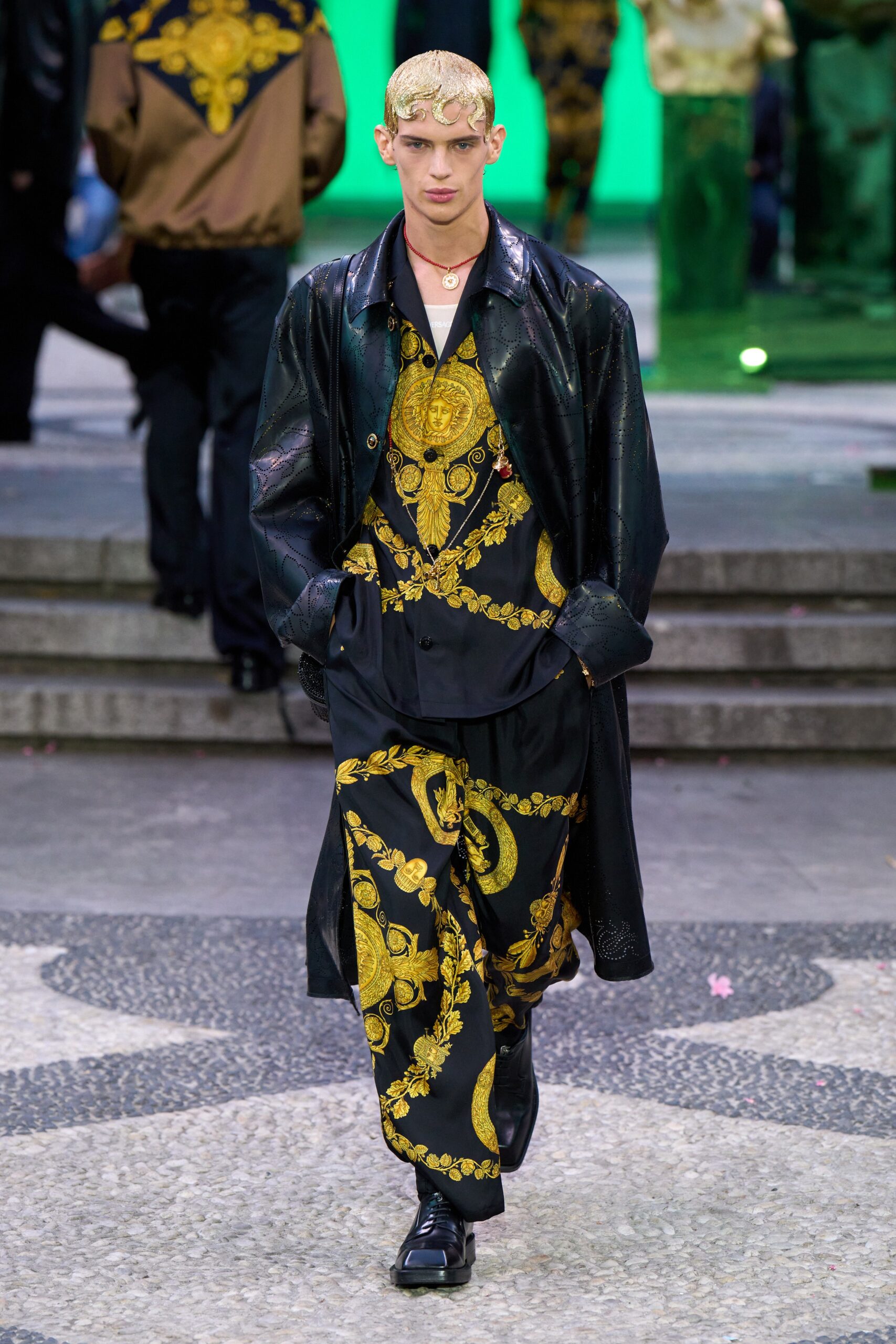 Versace S/S 23 Menswear Look 37