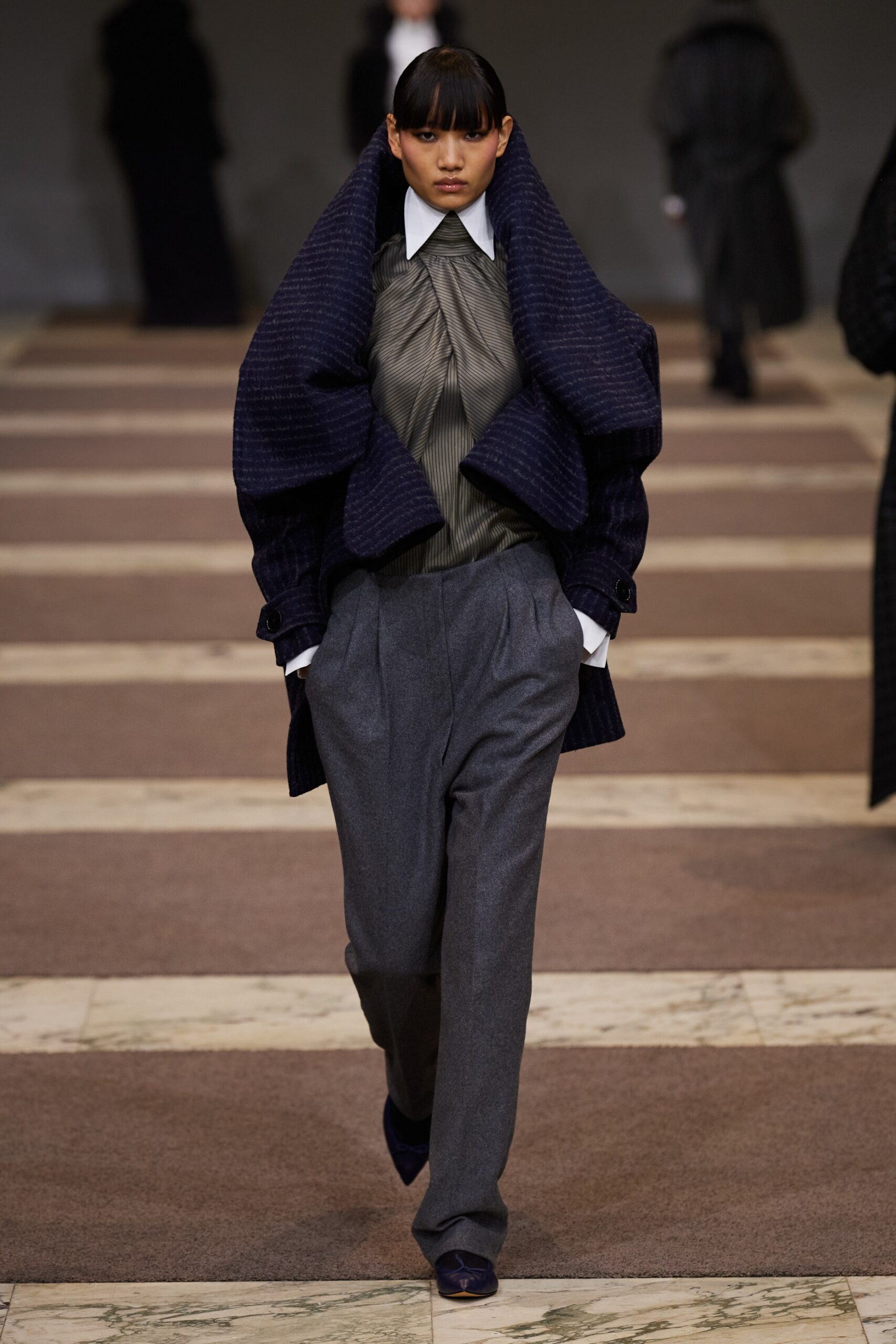 Viktor & Rolf F/W 22 Couture Look 37