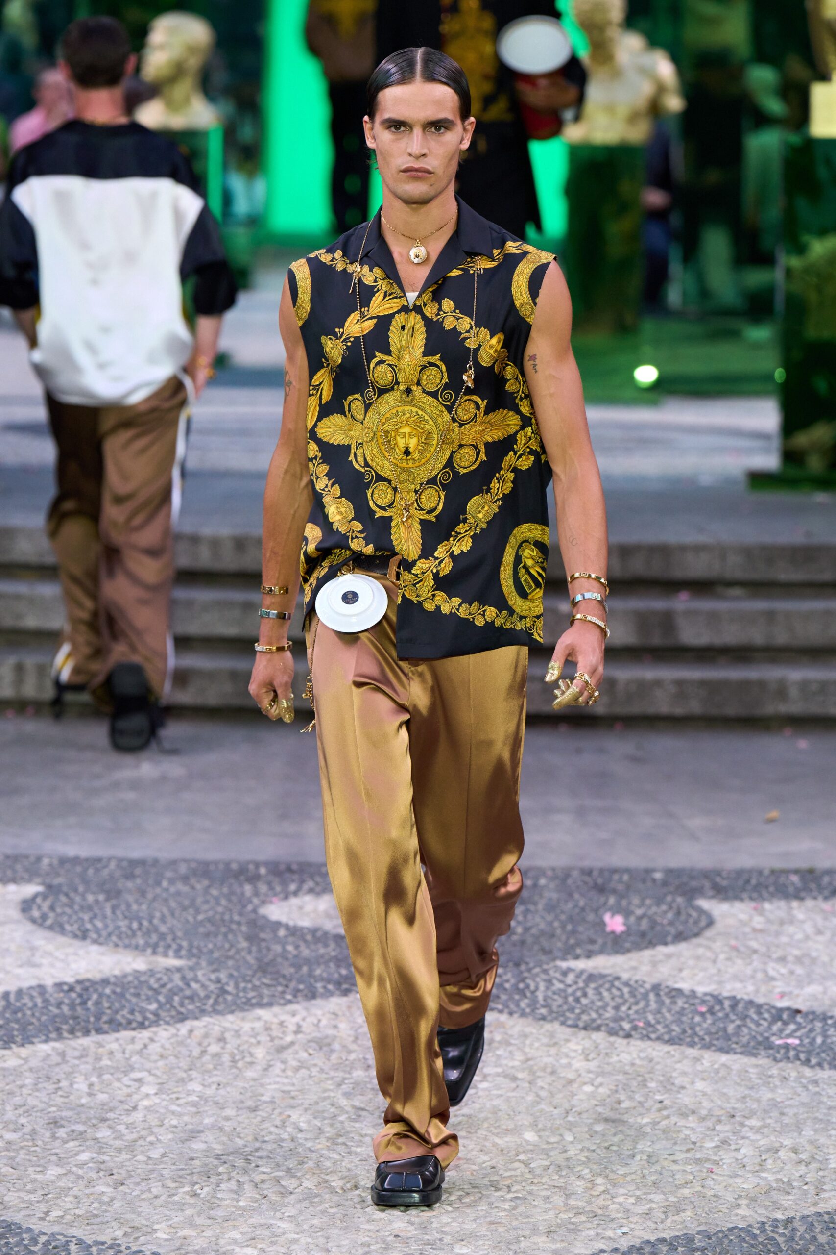 Versace S/S 23 Menswear Look 39