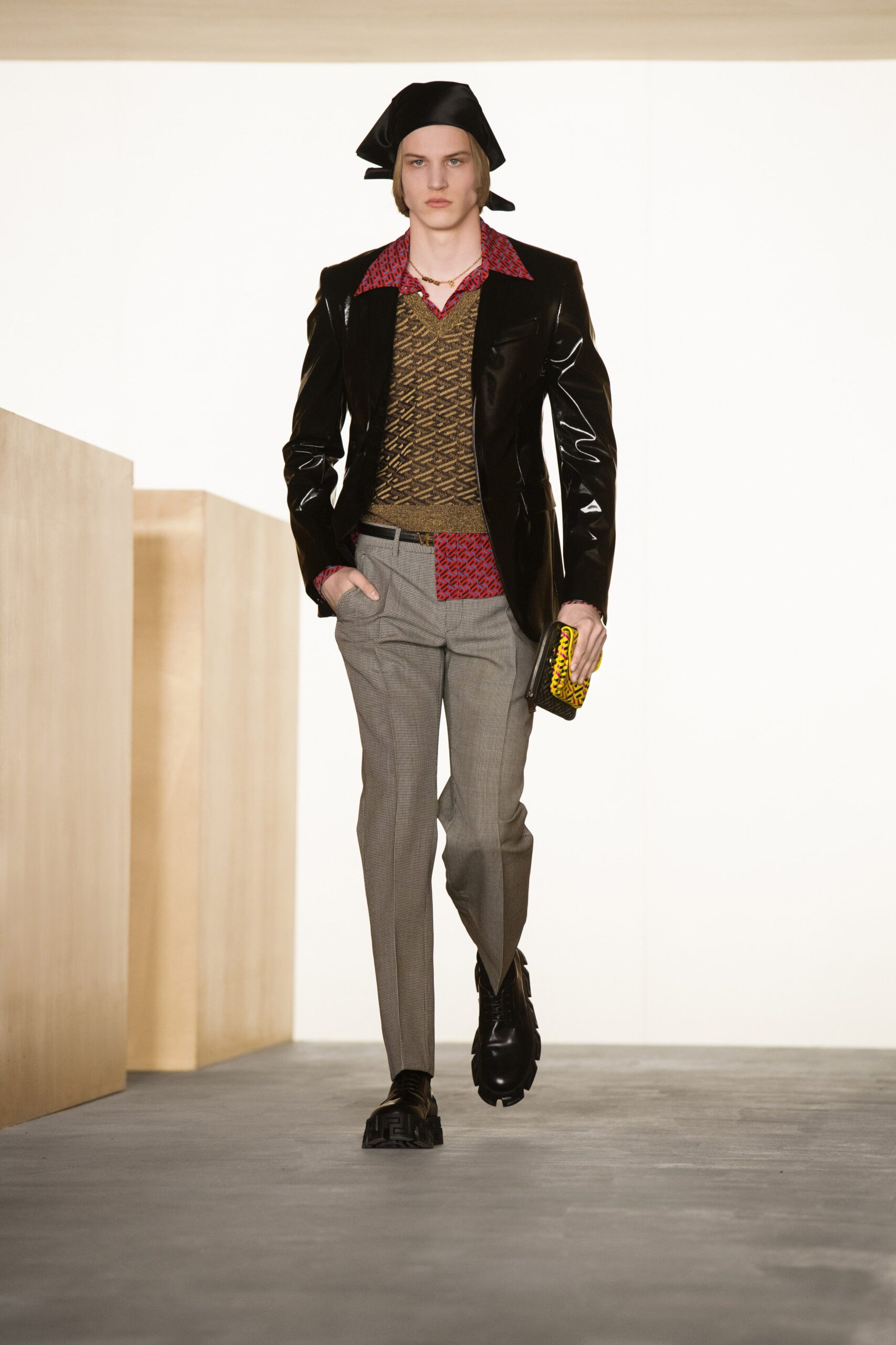 Versace F/W 21 Look 40