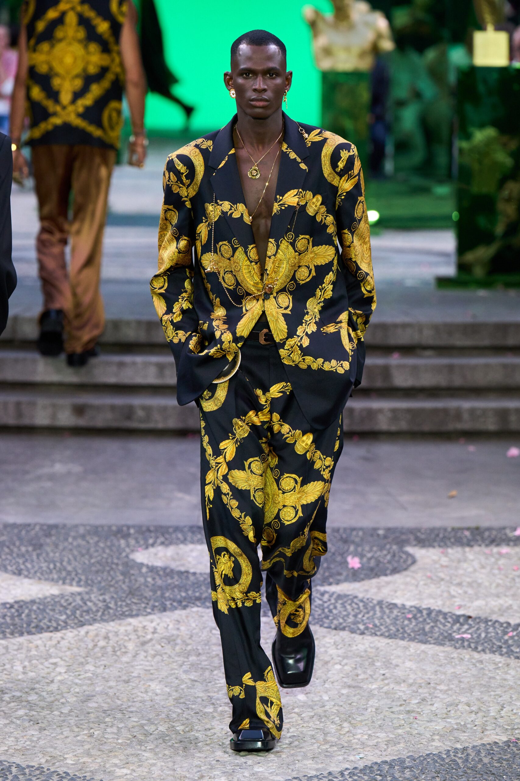 Versace S/S 23 Menswear Look 41