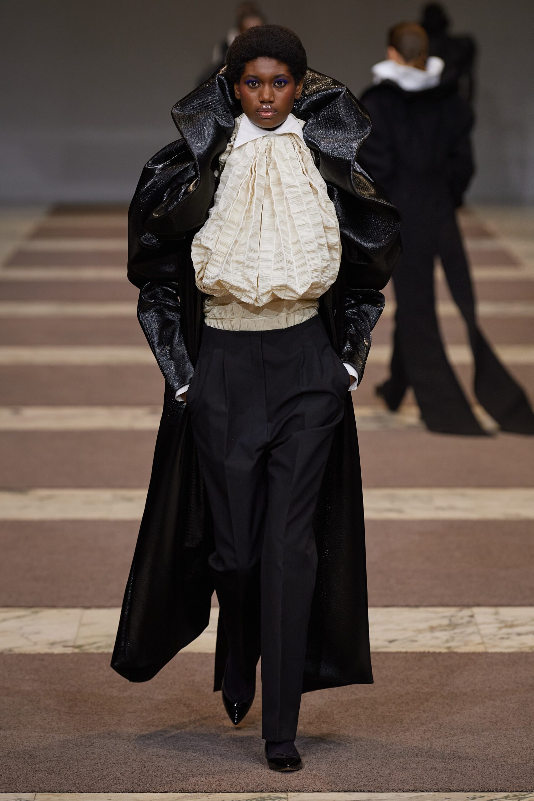 Viktor & Rolf F/W 22 Couture Look 42