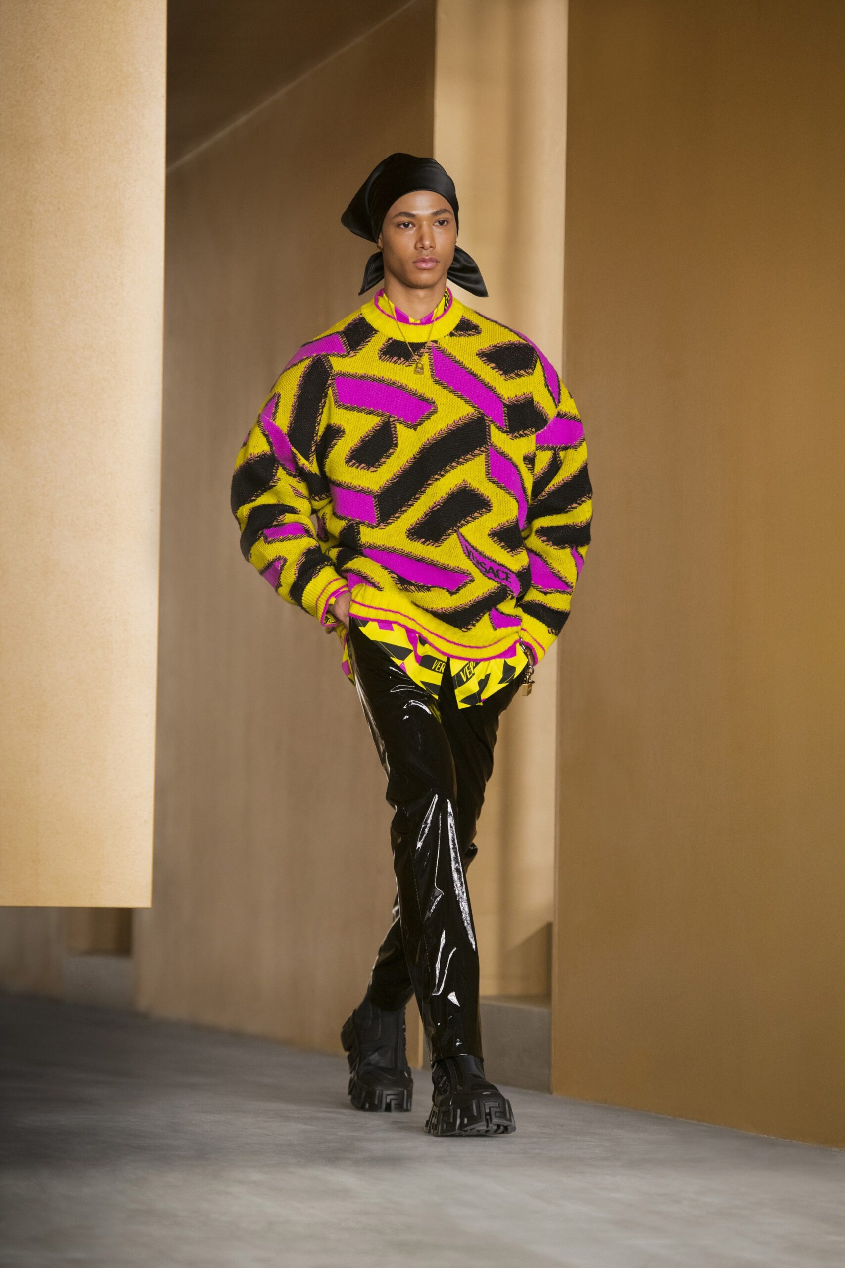 Versace F/W 21 Look 46