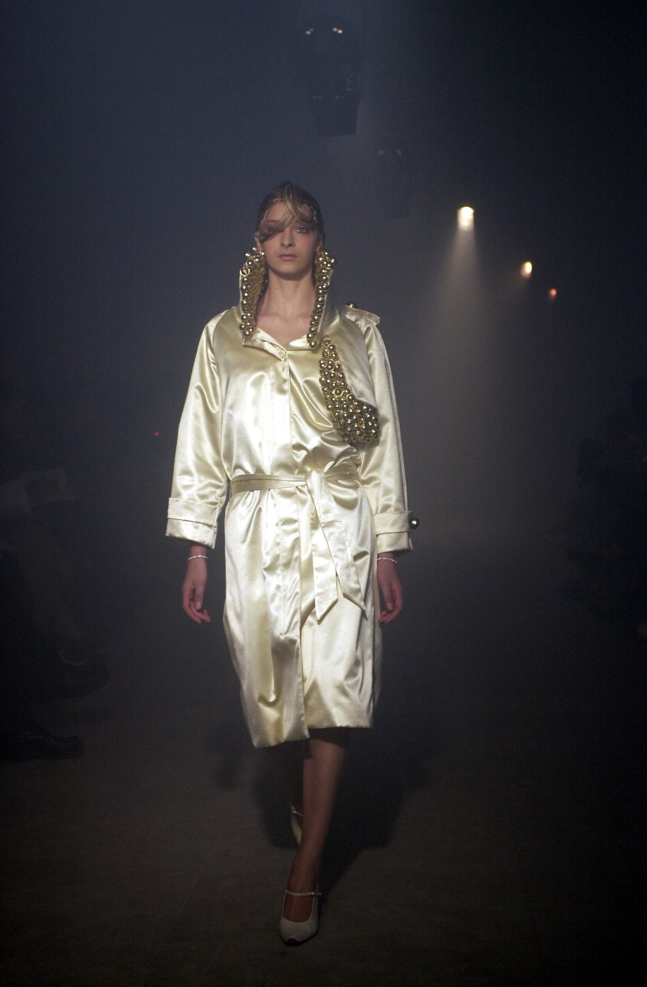 Viktor & Rolf F/W 00 Couture Look 1