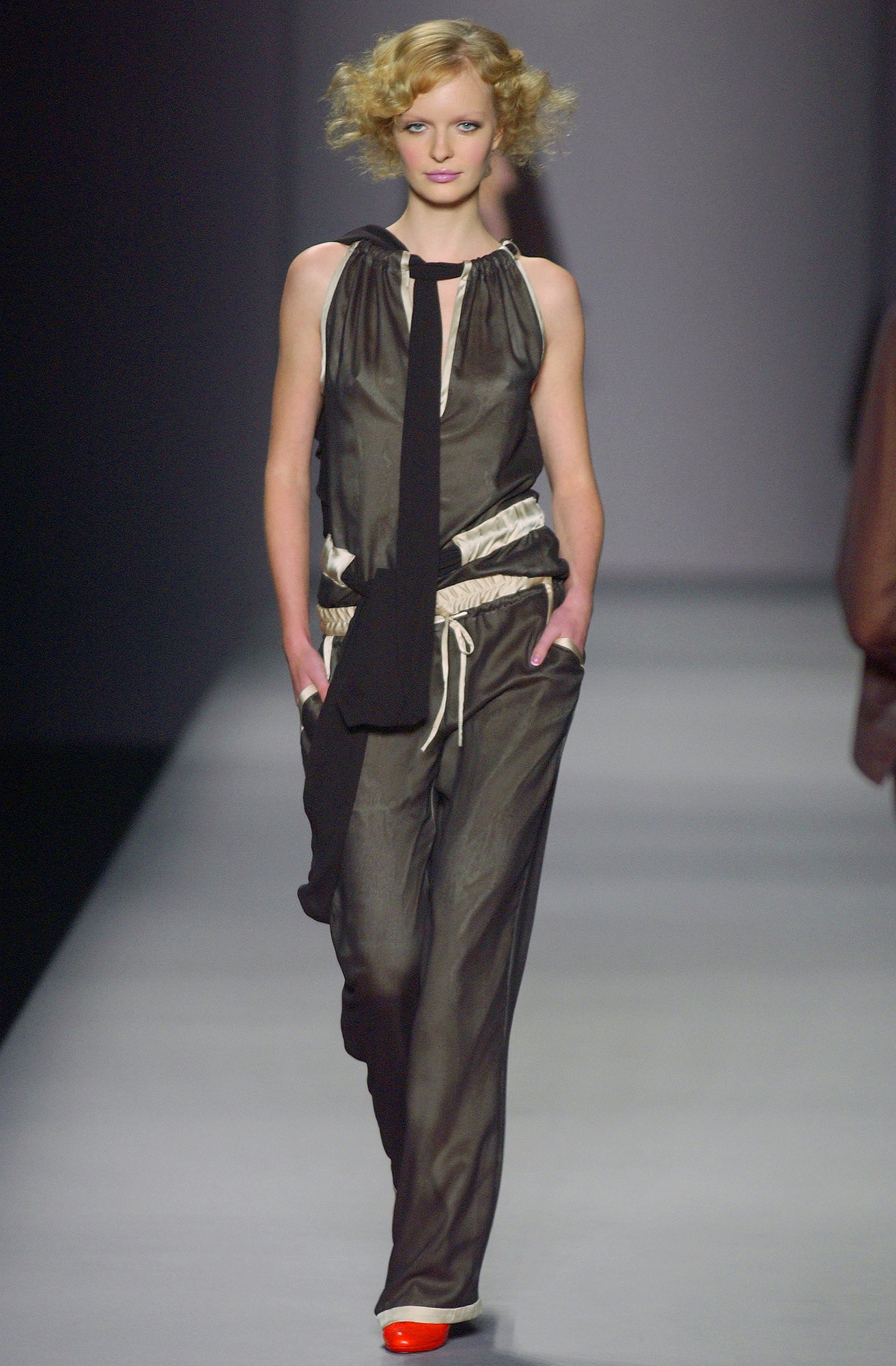 Viktor & Rolf S/S 04 Look 32